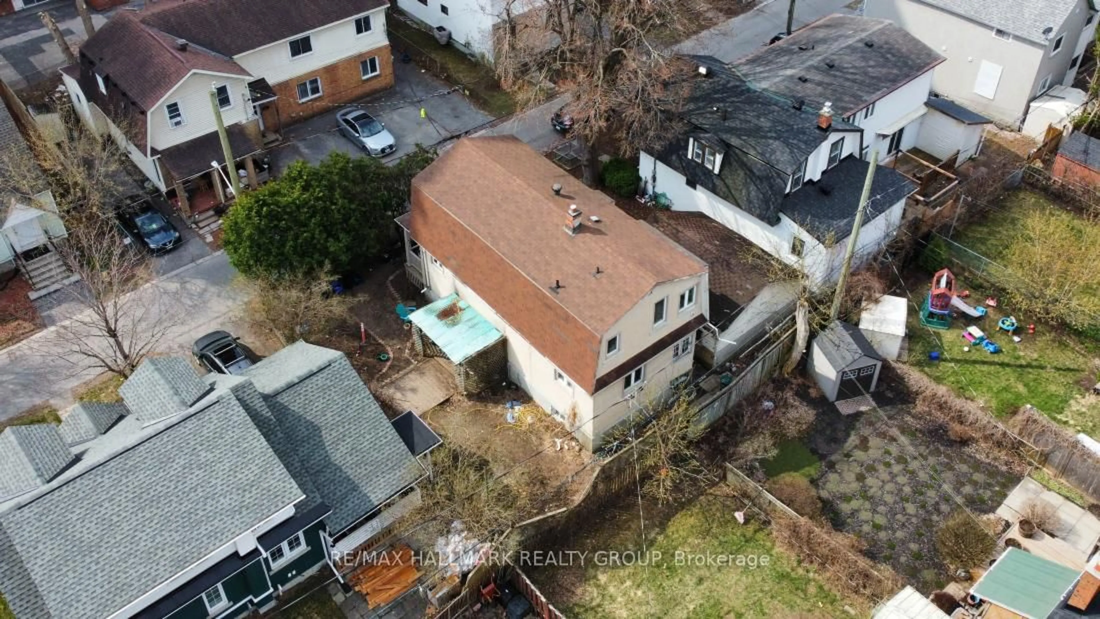 A pic from outside/outdoor area/front of a property/back of a property/a pic from drone, unknown for 189 Devonshire Lane, Ottawa Ontario K1Z 7G6