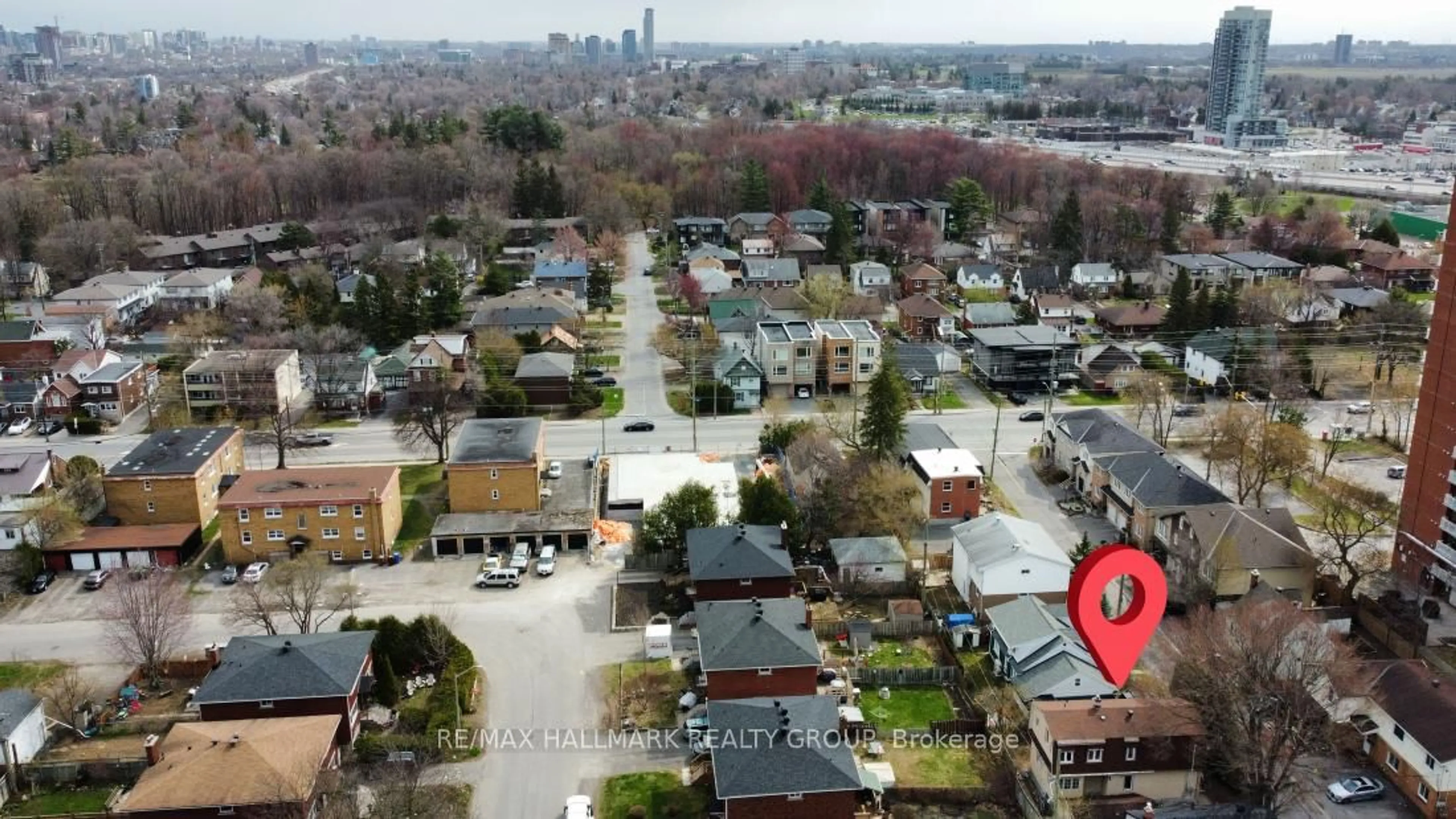 A pic from outside/outdoor area/front of a property/back of a property/a pic from drone, city buildings view from balcony for 189 Devonshire Lane, Ottawa Ontario K1Z 7G6