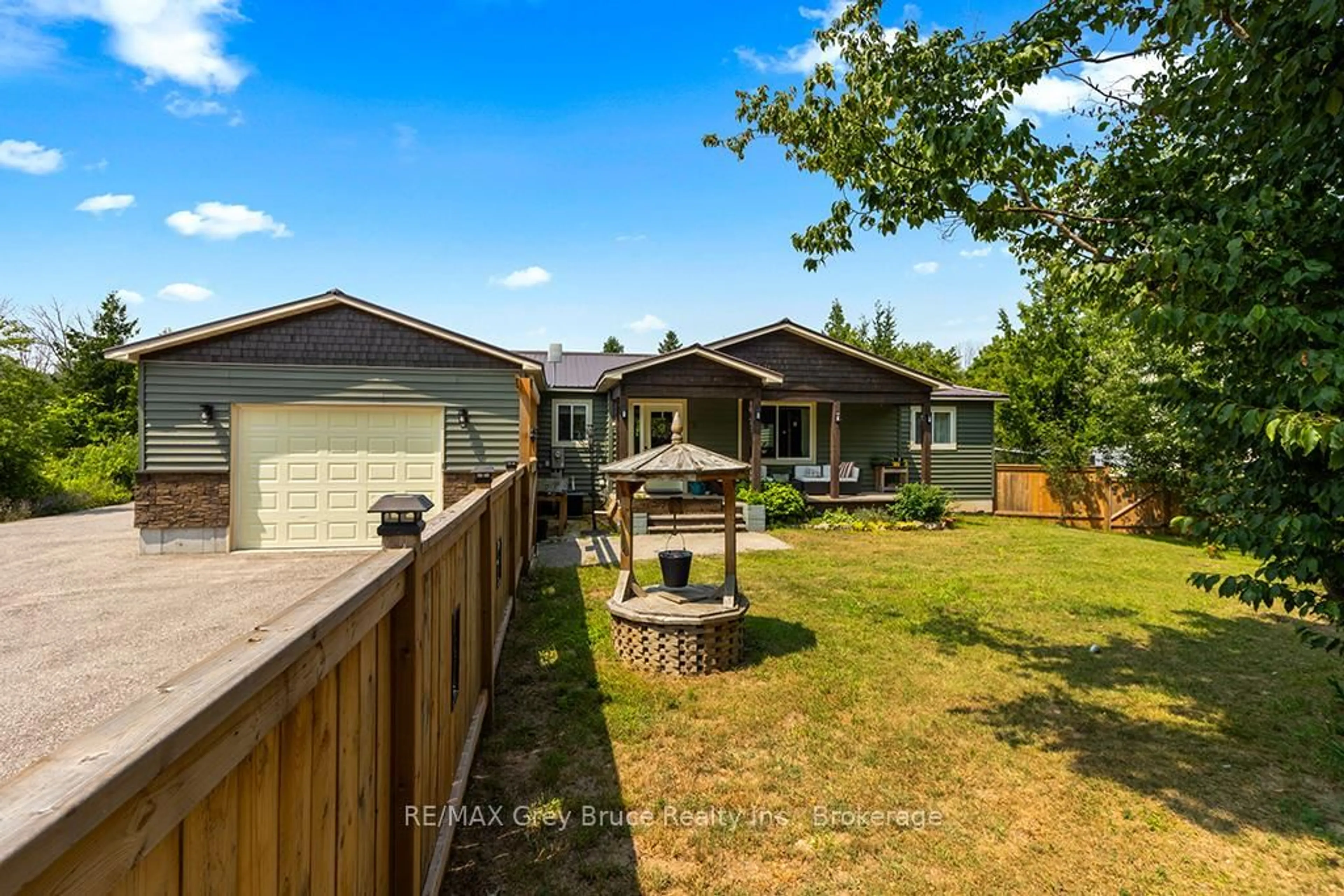 A pic from outside/outdoor area/front of a property/back of a property/a pic from drone, mountain view for 6 Beechwood Dr, South Bruce Peninsula Ontario N0H 2T0