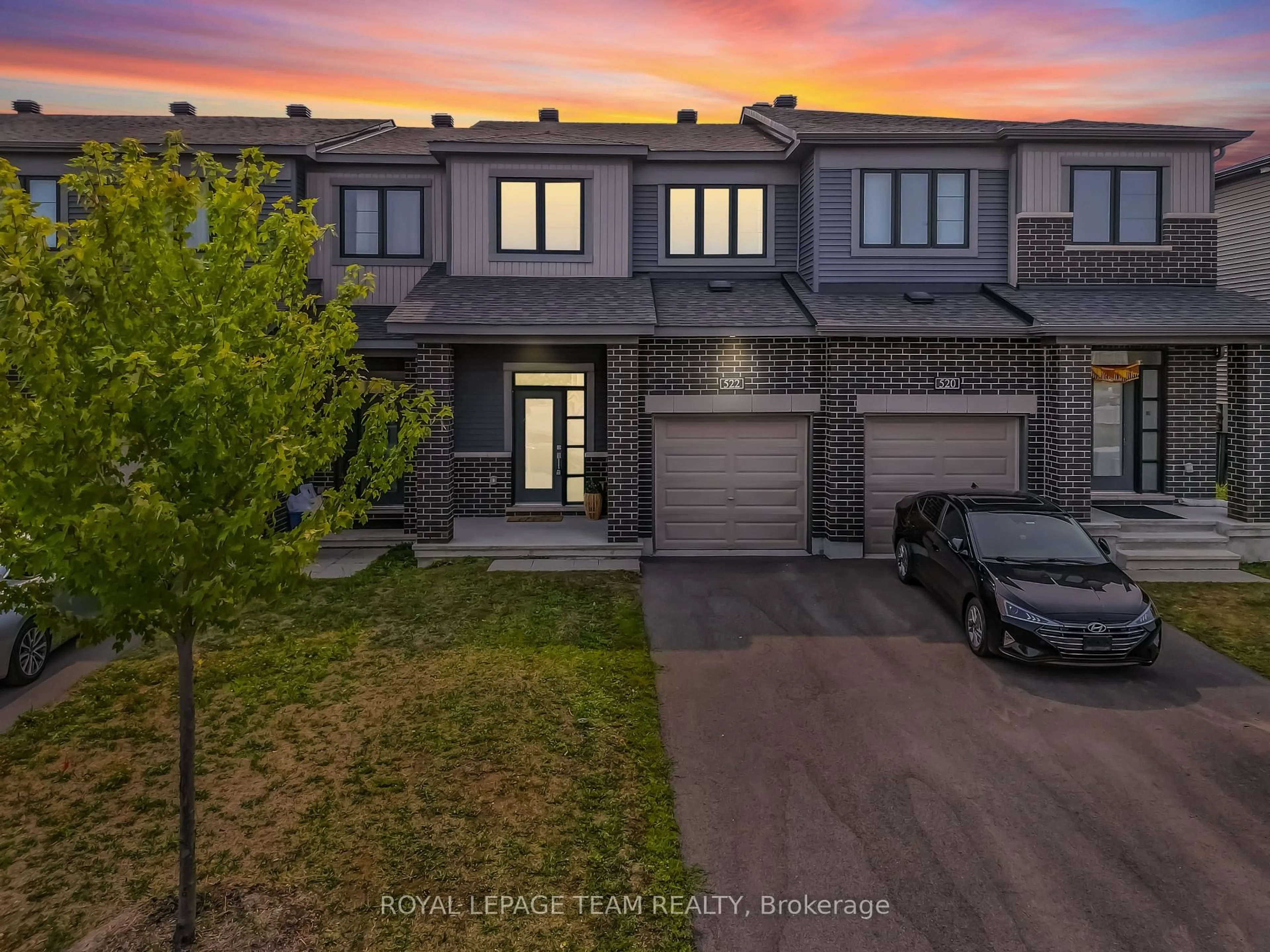 A pic from outside/outdoor area/front of a property/back of a property/a pic from drone, street for 522 Branch St, Ottawa Ontario K2J 6P3