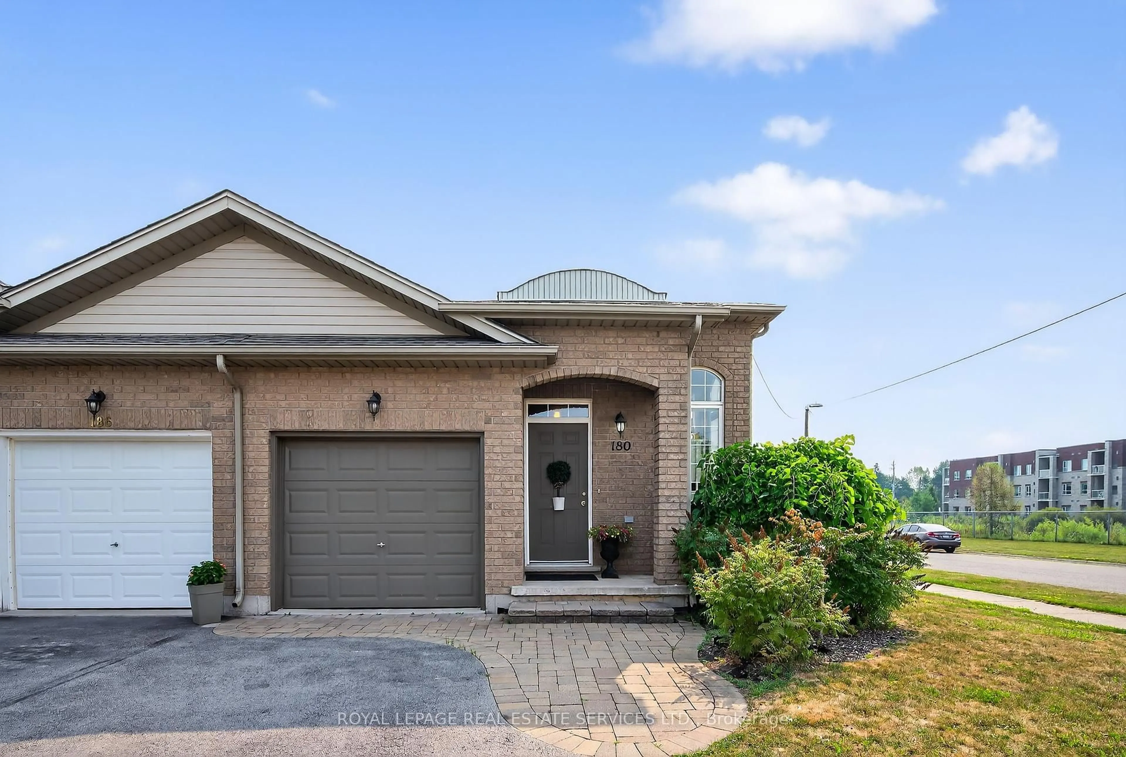 Home with brick exterior material, street for 180 Oakcrest Ave, Welland Ontario L3C 7K3