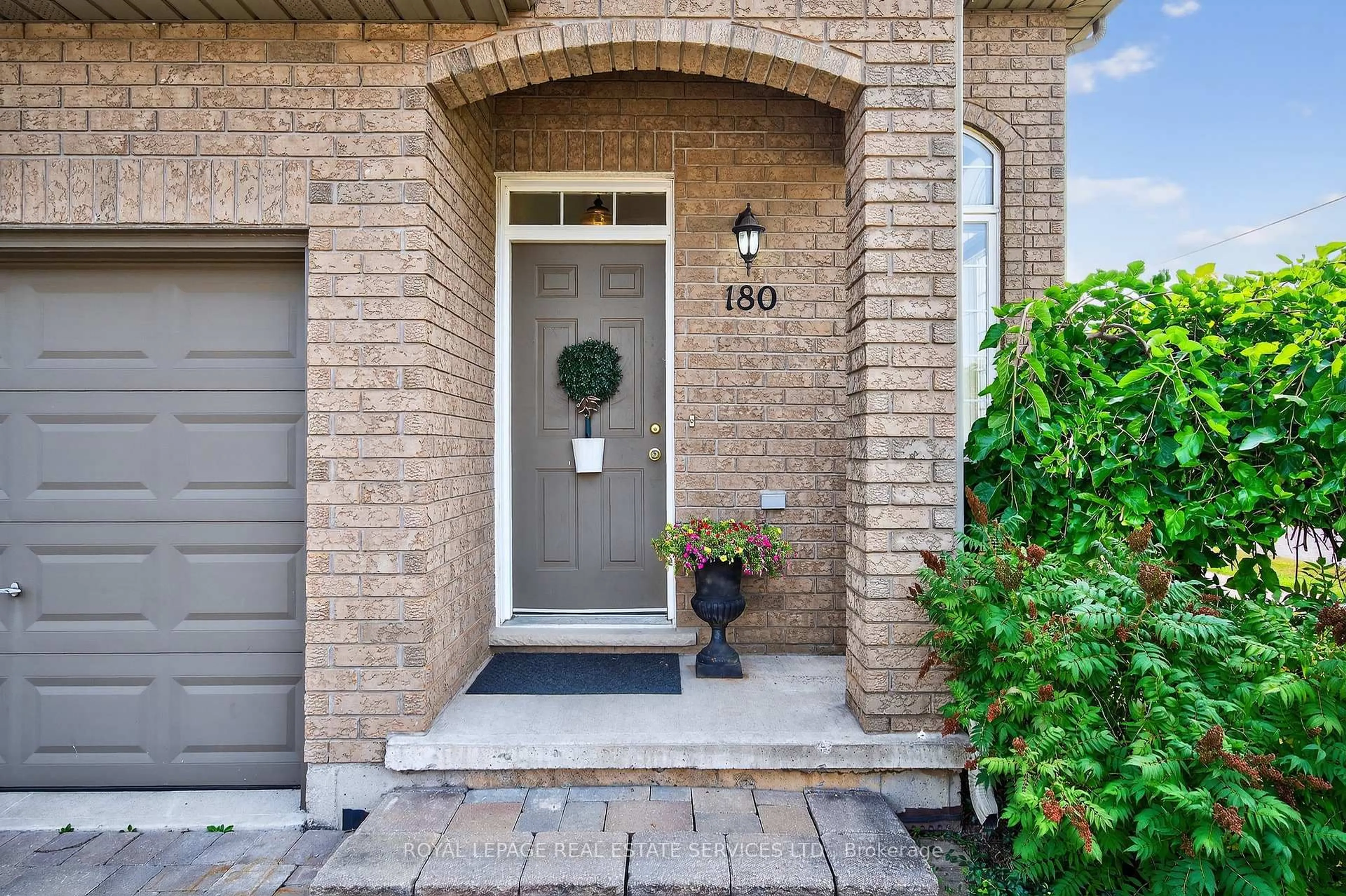 Unknown for 180 Oakcrest Ave, Welland Ontario L3C 7K3