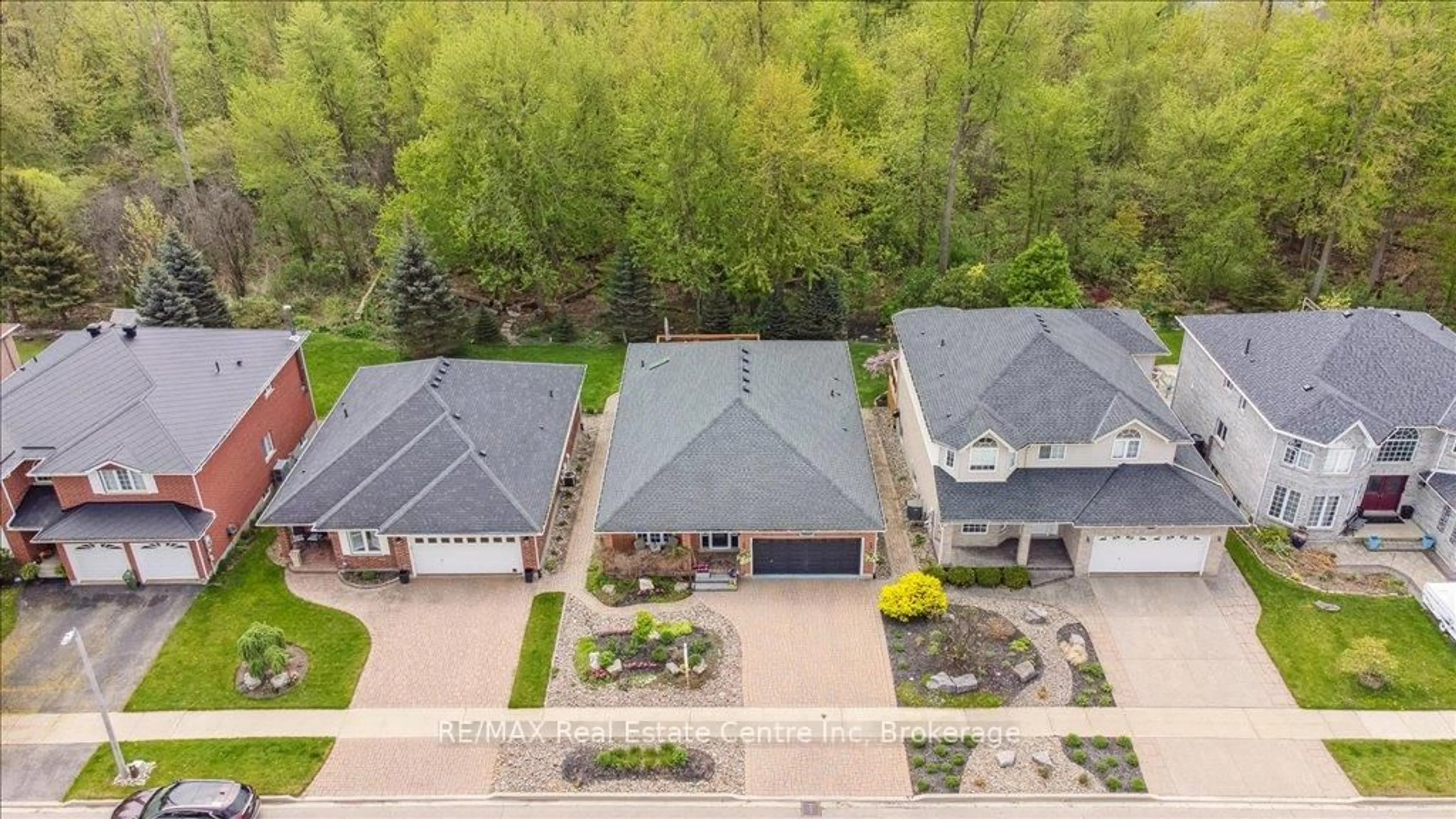 A pic from outside/outdoor area/front of a property/back of a property/a pic from drone, street for 758 Willow Rd, Guelph Ontario N1K 1Z2