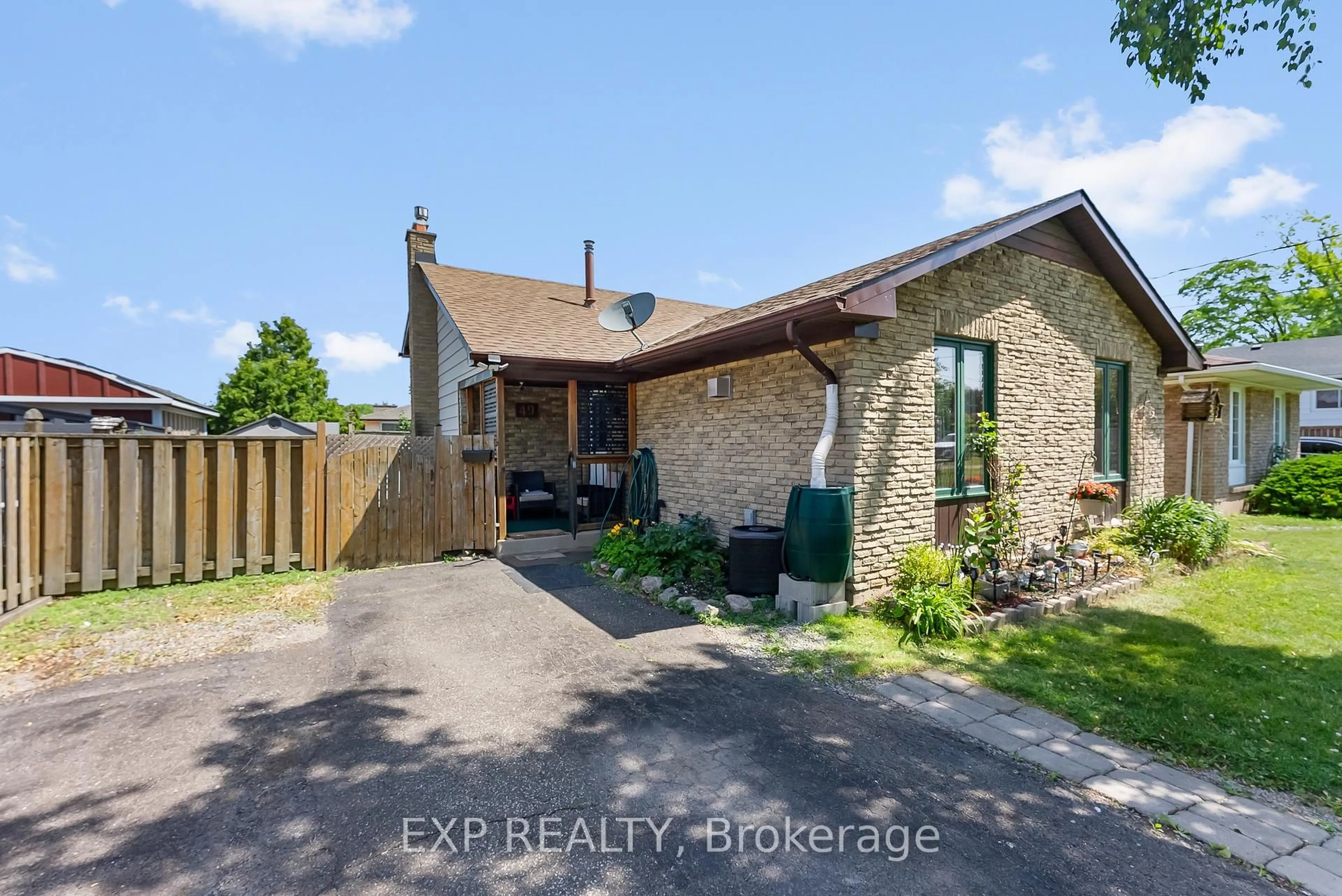 A pic from outside/outdoor area/front of a property/back of a property/a pic from drone, unknown for 49 Grove Ave, St. Catharines Ontario L2P 1C9