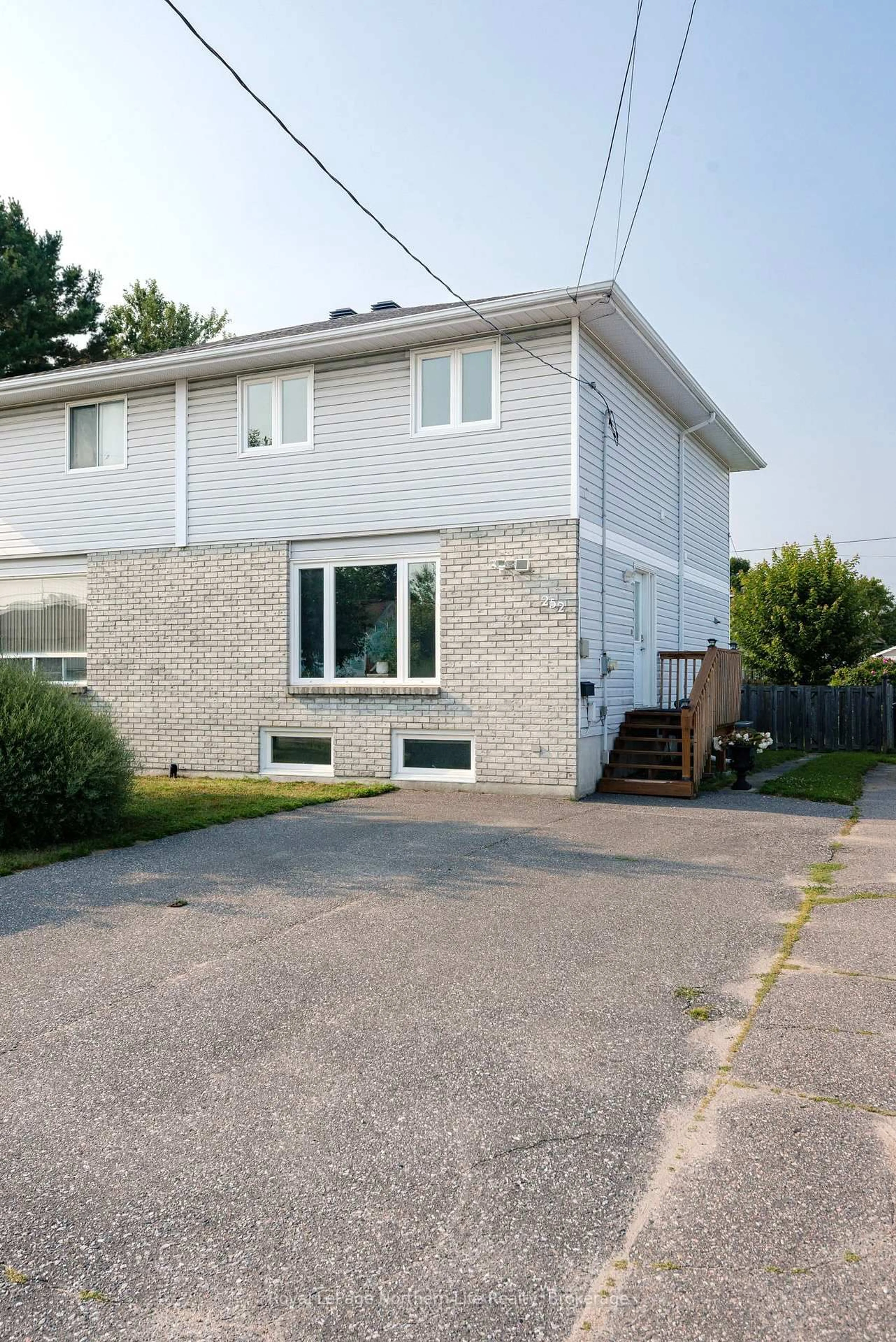 Unknown for 252 Gould Ave, North Bay Ontario P1B 7C7