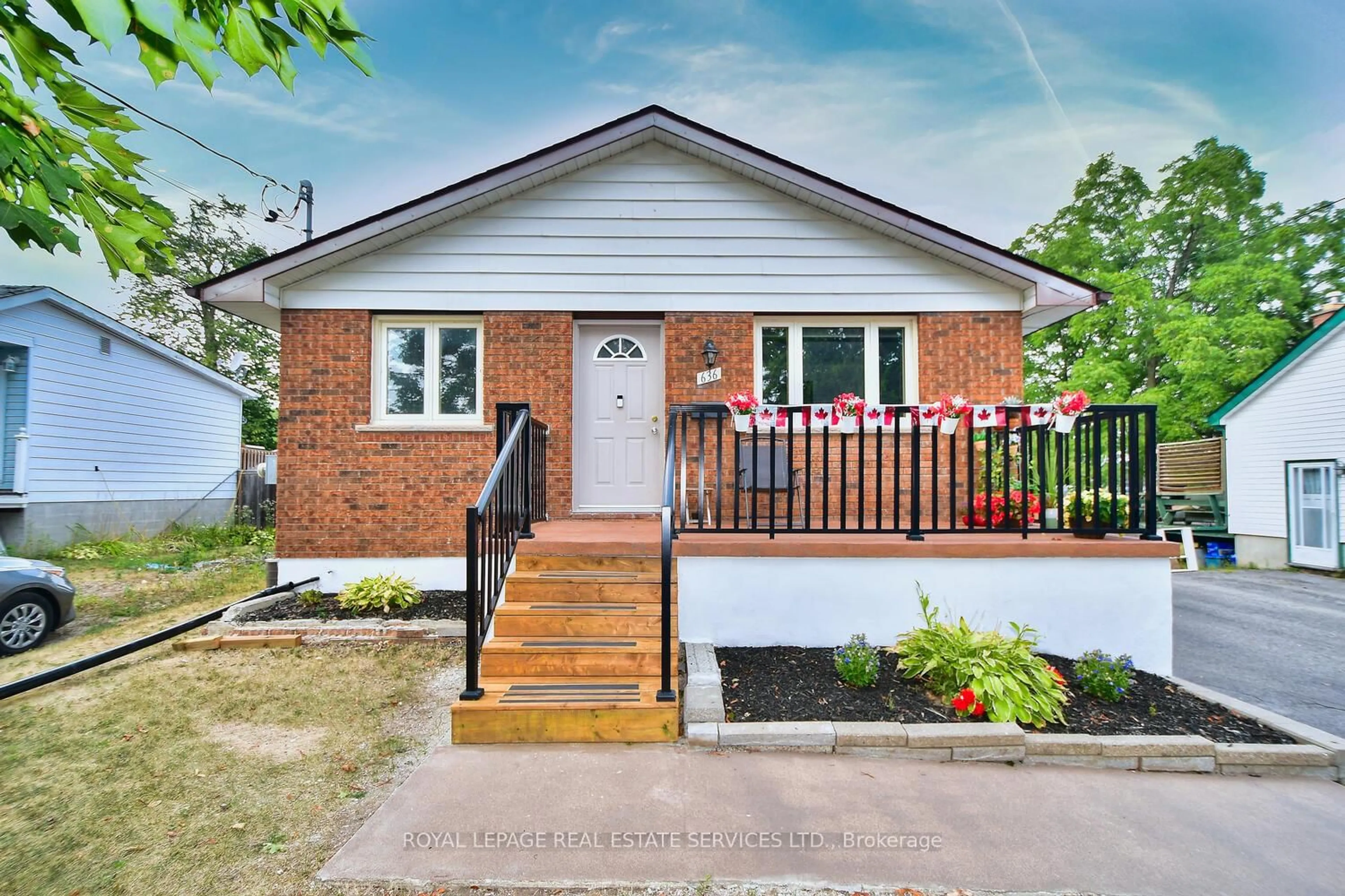 Home with brick exterior material, street for 636 Frank St, Peterborough Central Ontario K9J 4M9