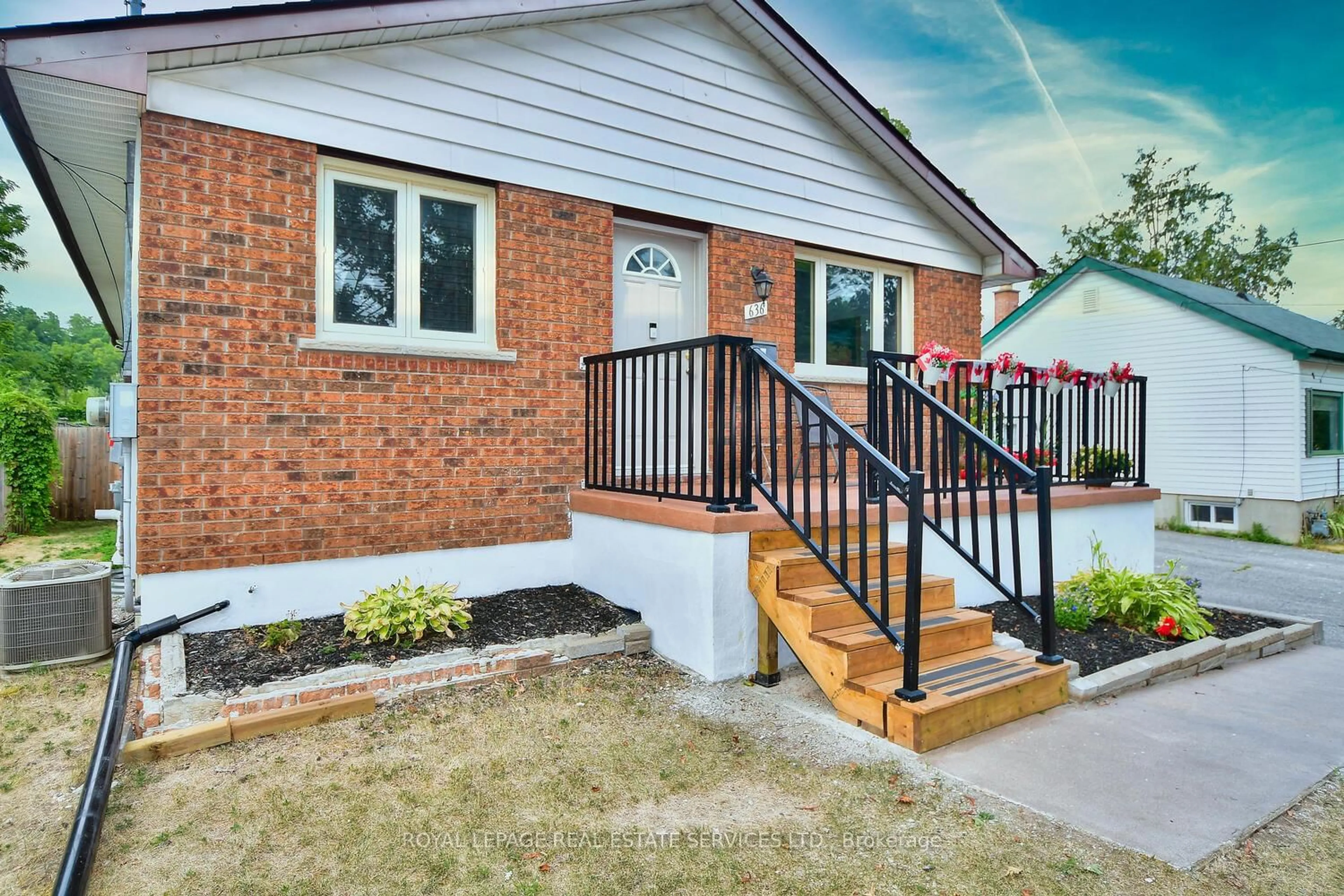 Home with brick exterior material, street for 636 Frank St, Peterborough Central Ontario K9J 4M9