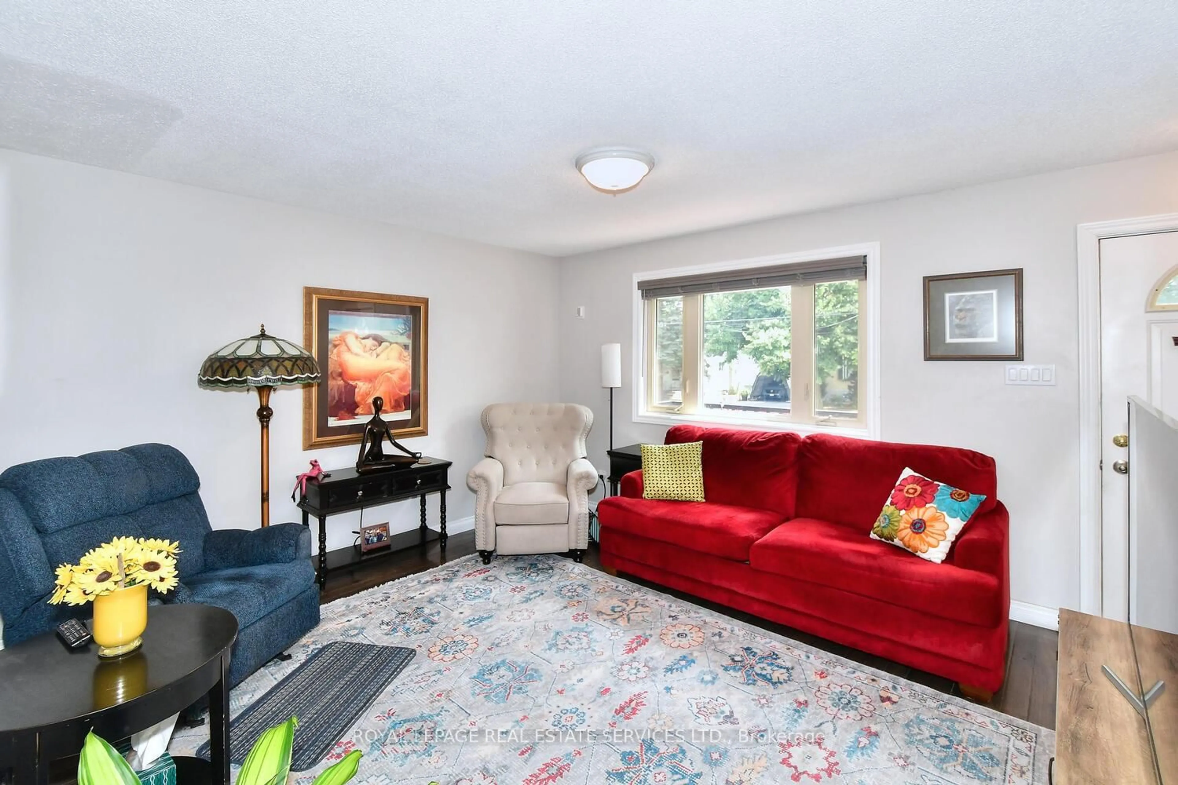 Living room with furniture, unknown for 636 Frank St, Peterborough Central Ontario K9J 4M9