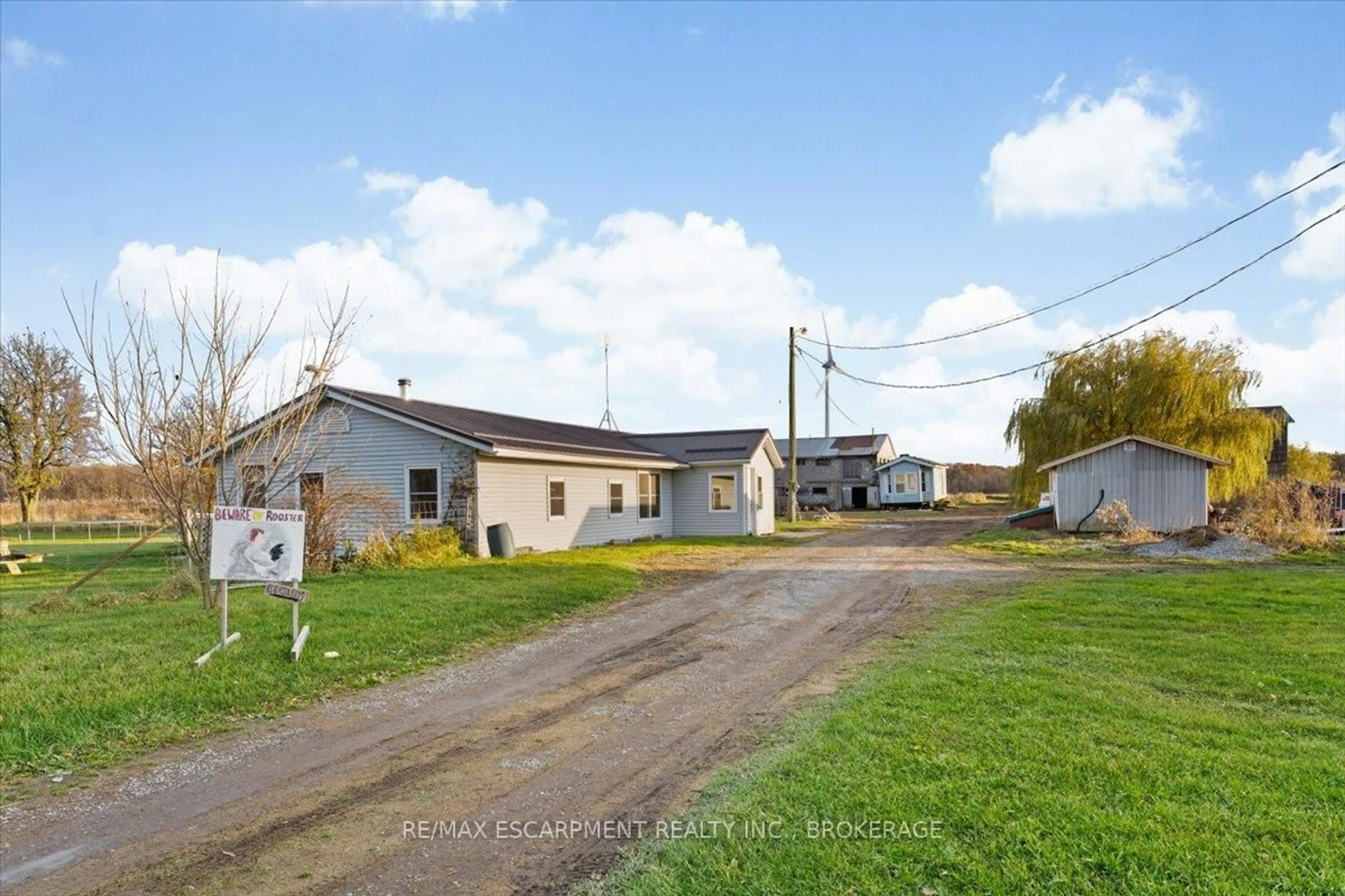 A pic from outside/outdoor area/front of a property/back of a property/a pic from drone, unknown for 4872 Regional Road 20, West Lincoln Ontario L0R 1Y0