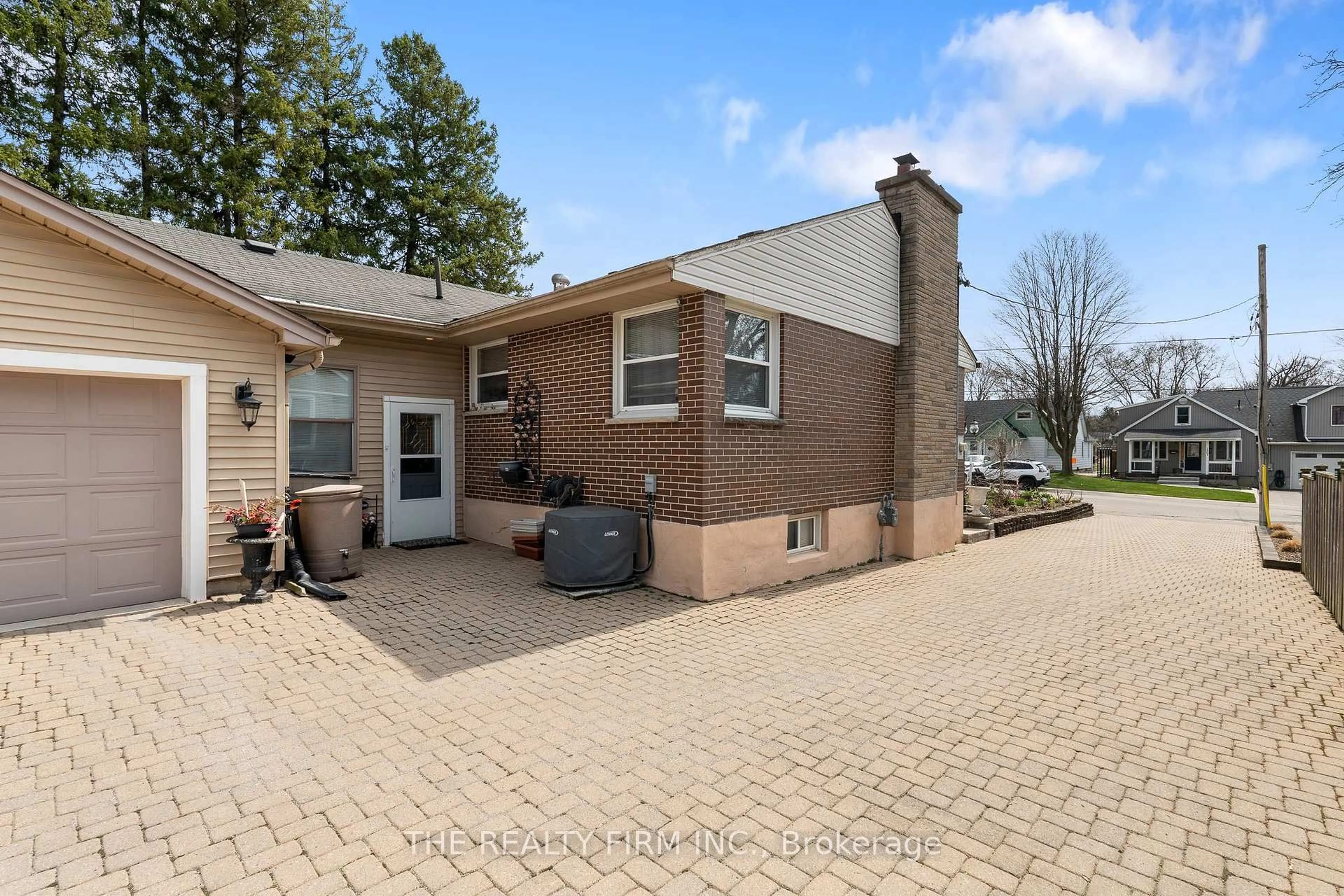 Unknown for 1864 Parkhurst Ave, London East Ontario N5V 2C3