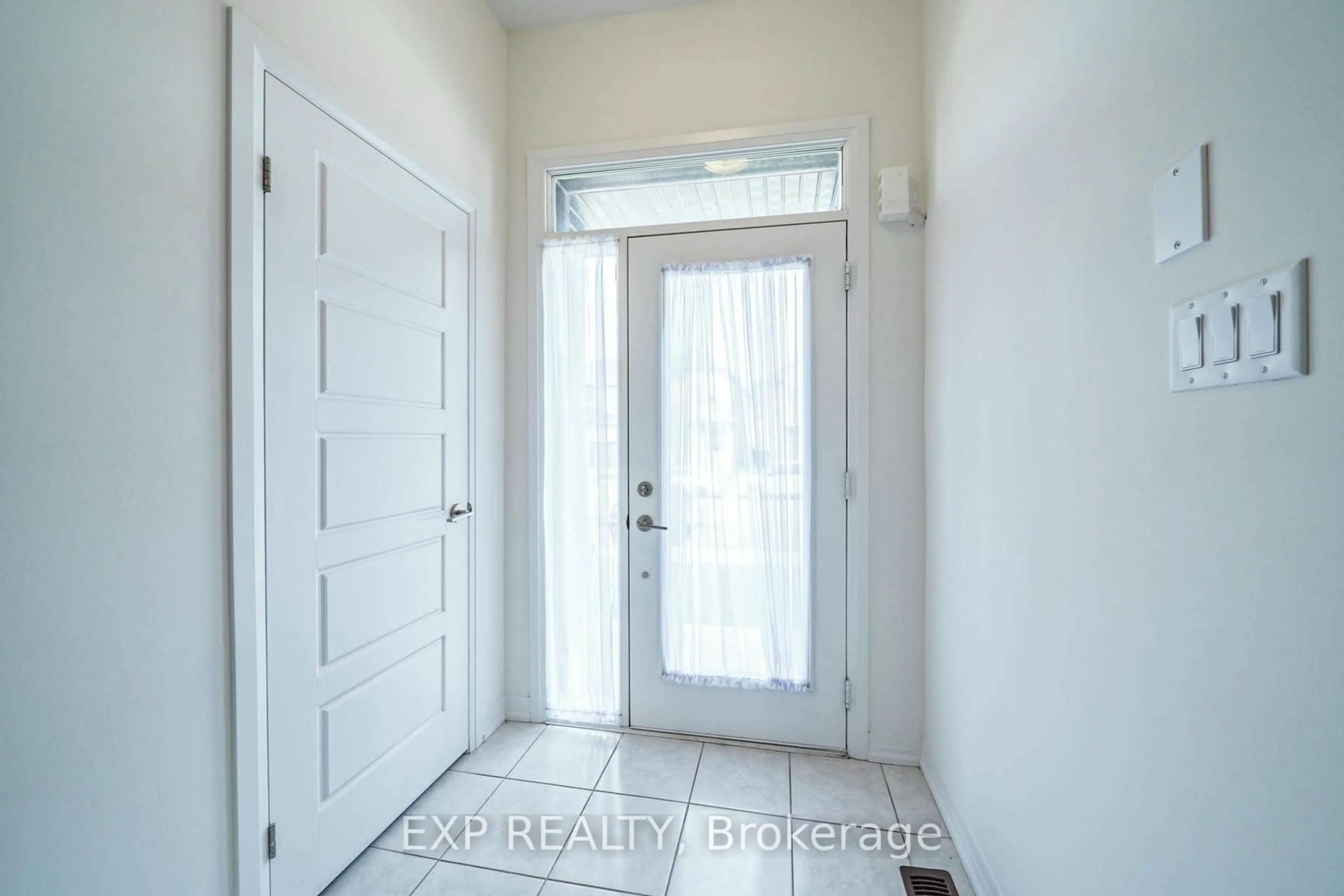 Indoor entryway for 22 Dennis Ave, Brantford Ontario N3V 0C1