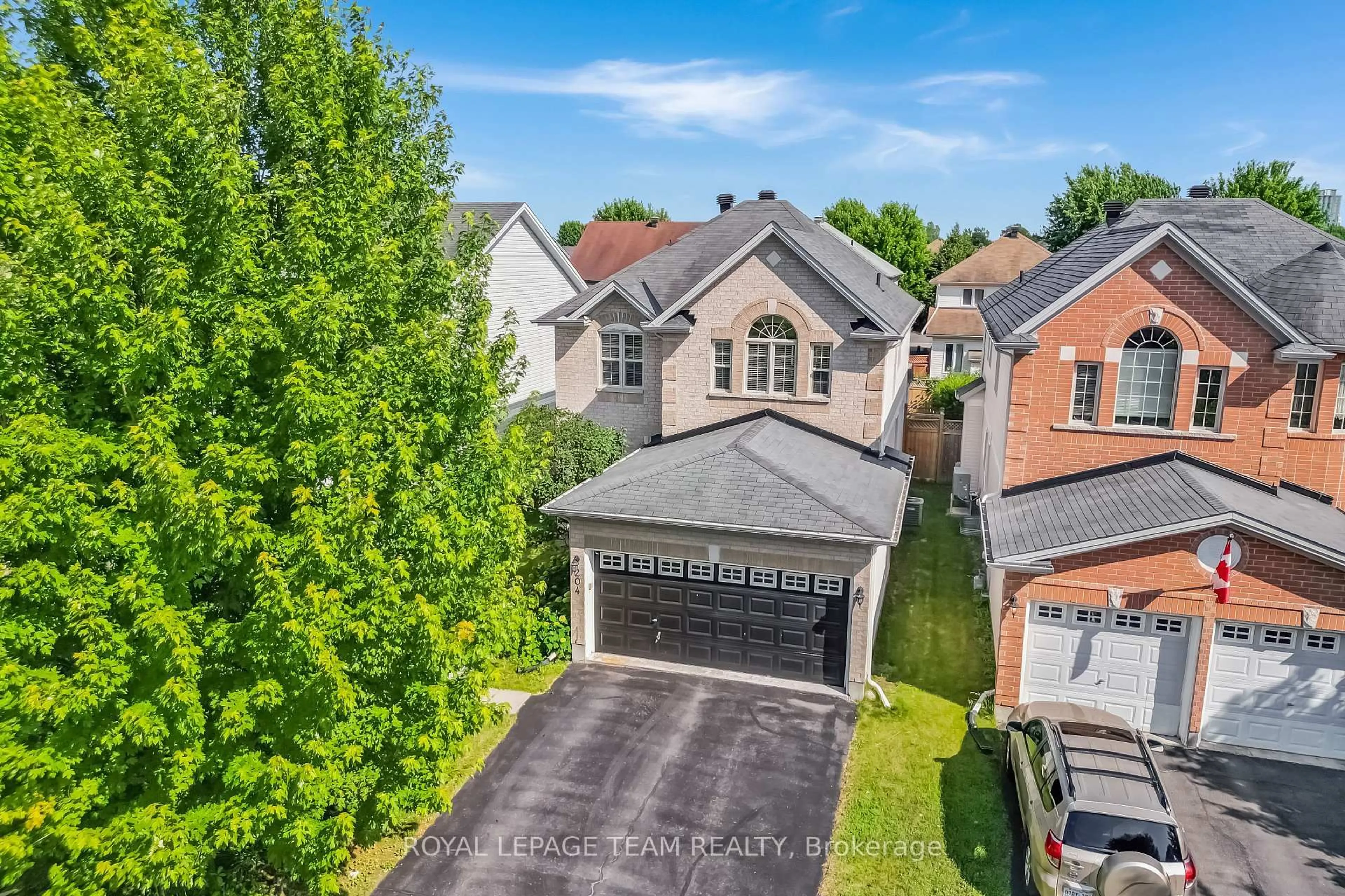 A pic from outside/outdoor area/front of a property/back of a property/a pic from drone, street for 204 Applecross Cres, Ottawa Ontario K2K 0C7
