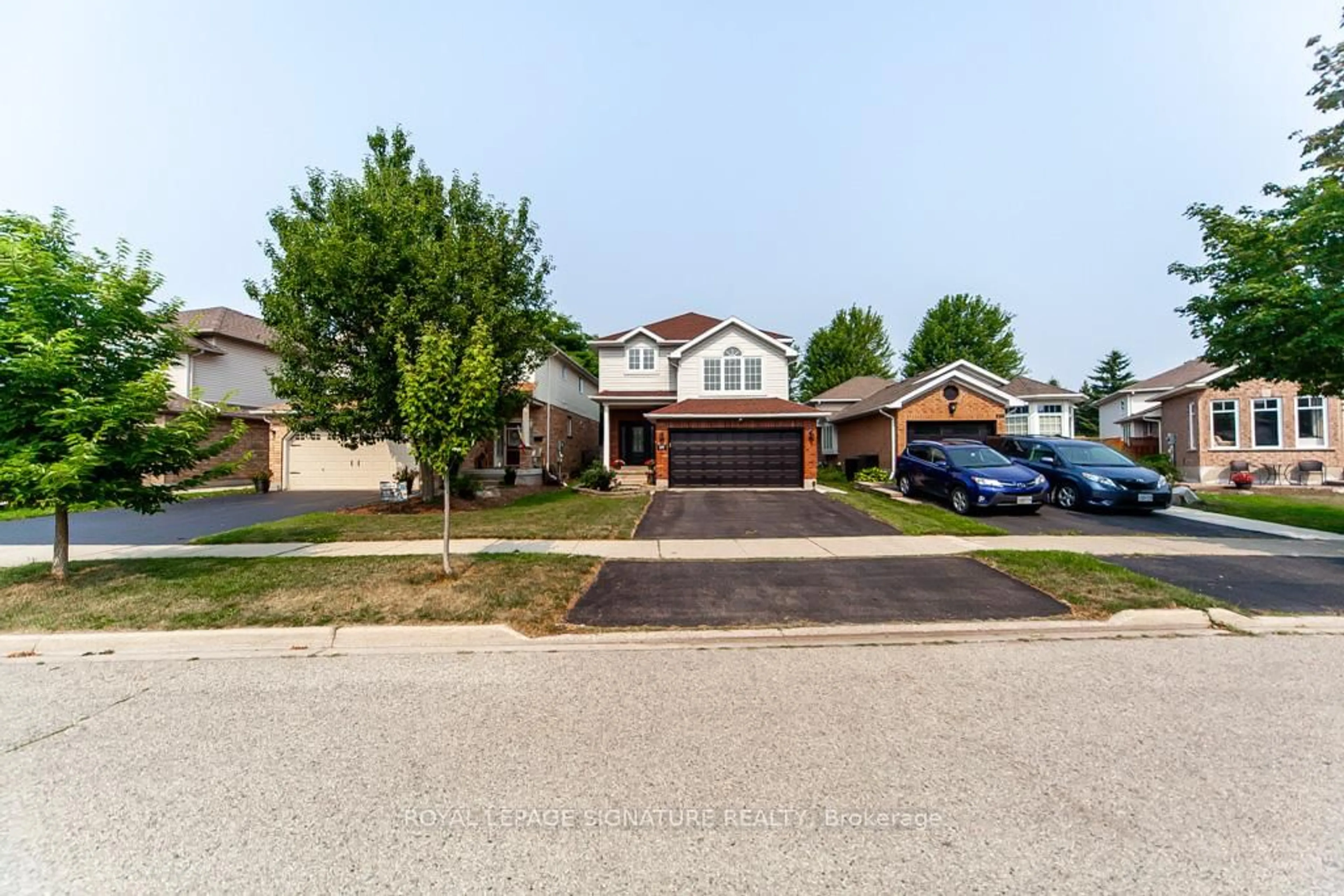 A pic from outside/outdoor area/front of a property/back of a property/a pic from drone, street for 579 Windjammer Way, Waterloo Ontario N2K 3Z6