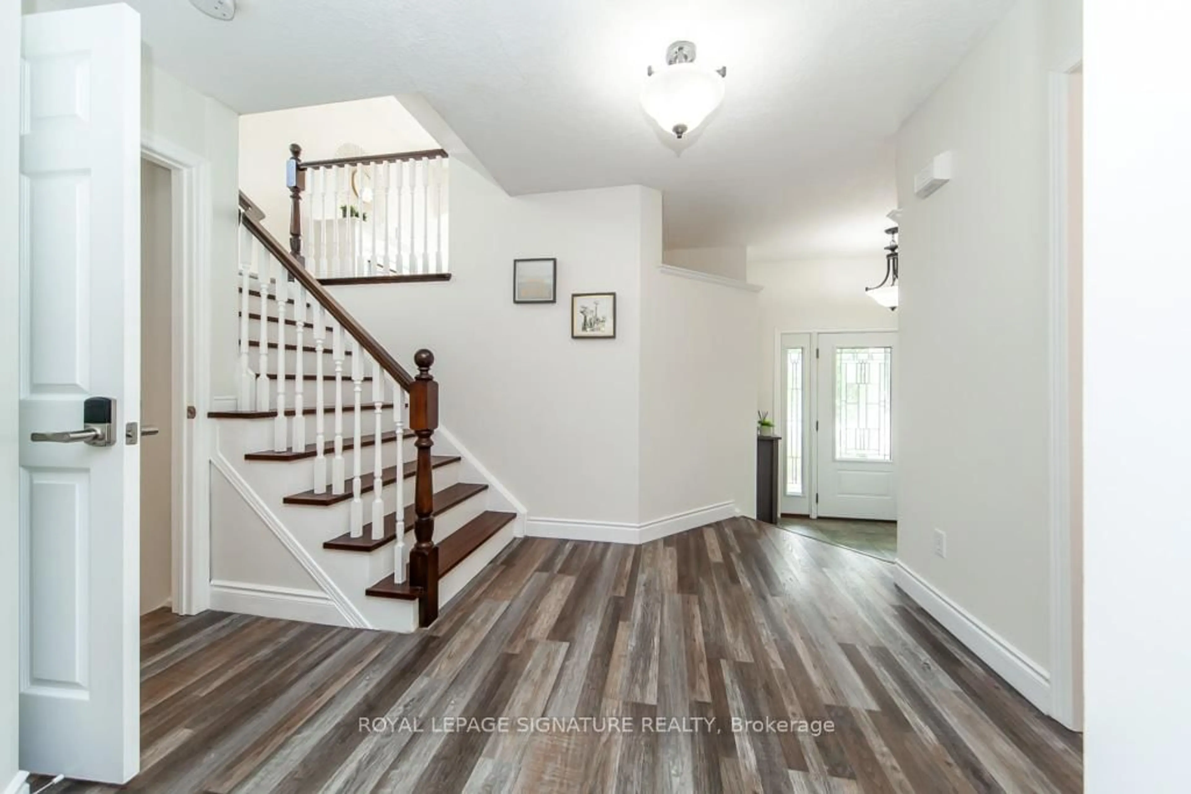 Indoor entryway for 579 Windjammer Way, Waterloo Ontario N2K 3Z6