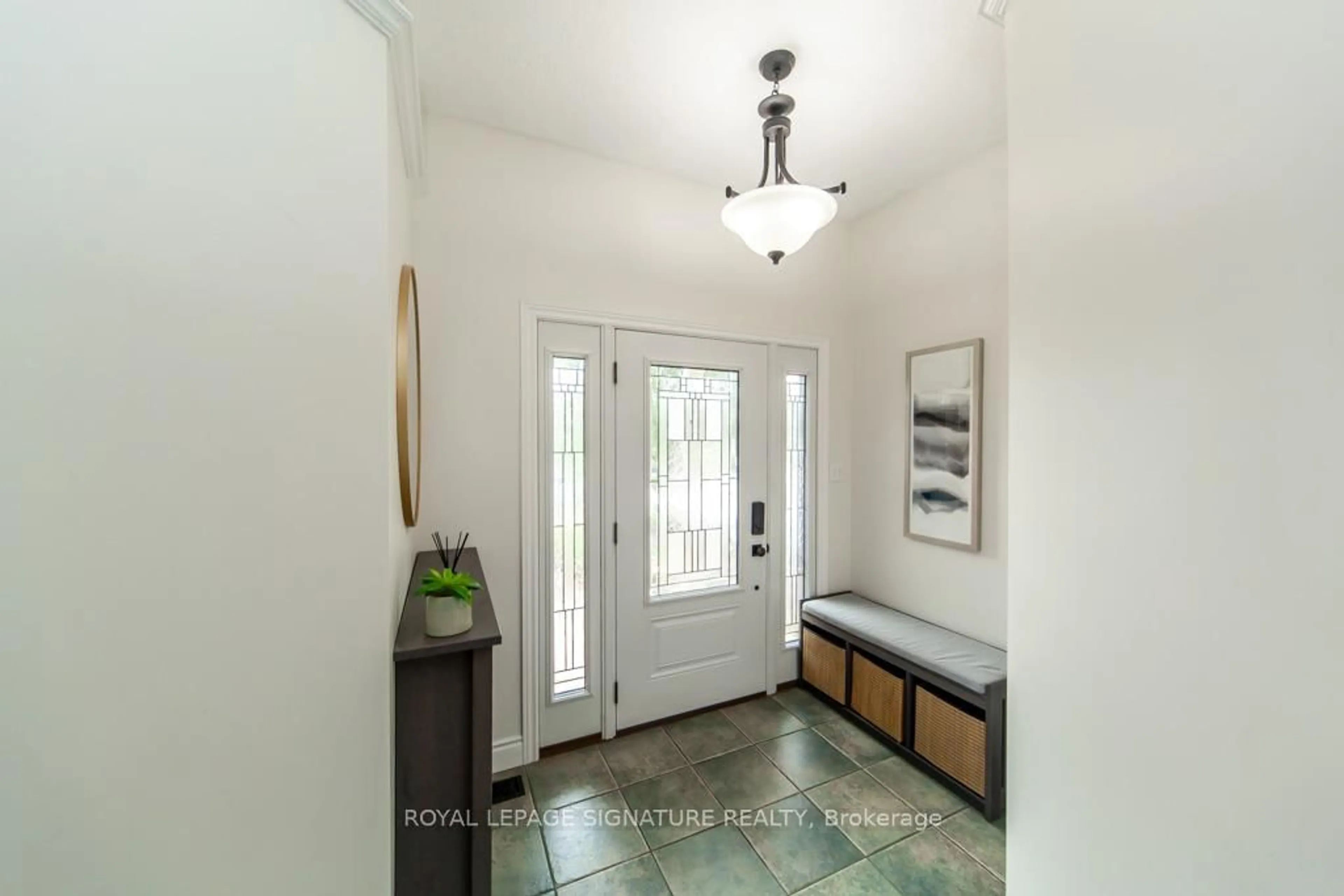 Indoor entryway for 579 Windjammer Way, Waterloo Ontario N2K 3Z6