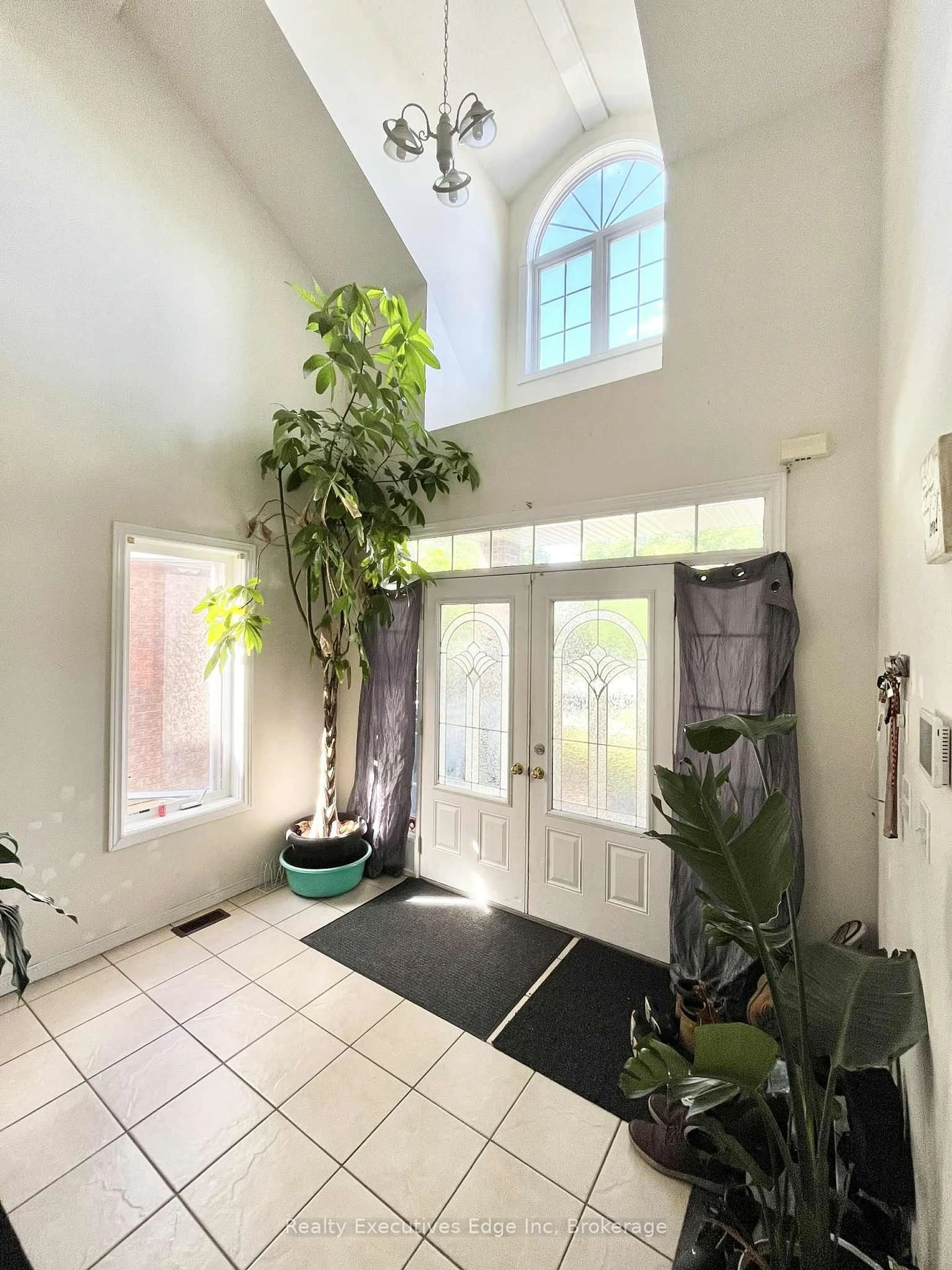 Indoor entryway for 4 DAVIS St, Guelph Ontario N1E 0A2