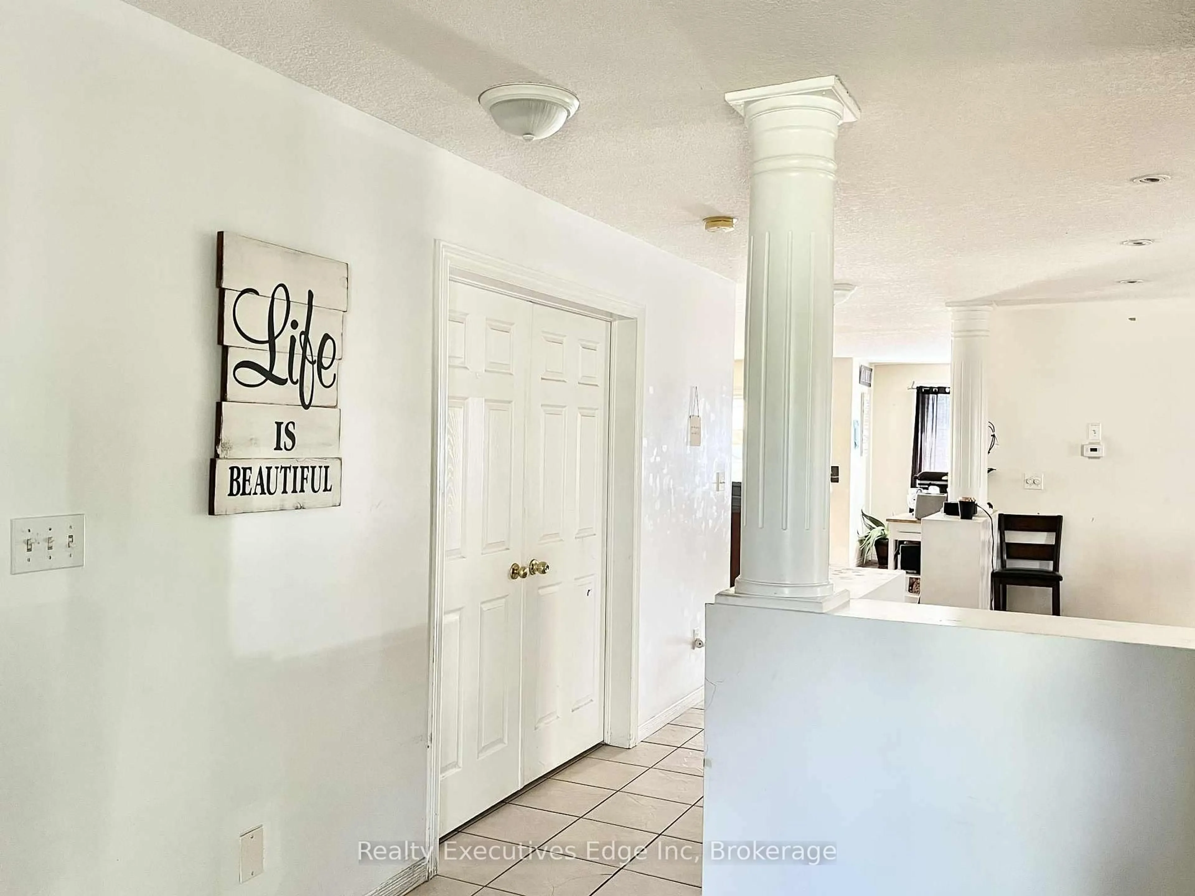 Indoor entryway for 4 DAVIS St, Guelph Ontario N1E 0A2