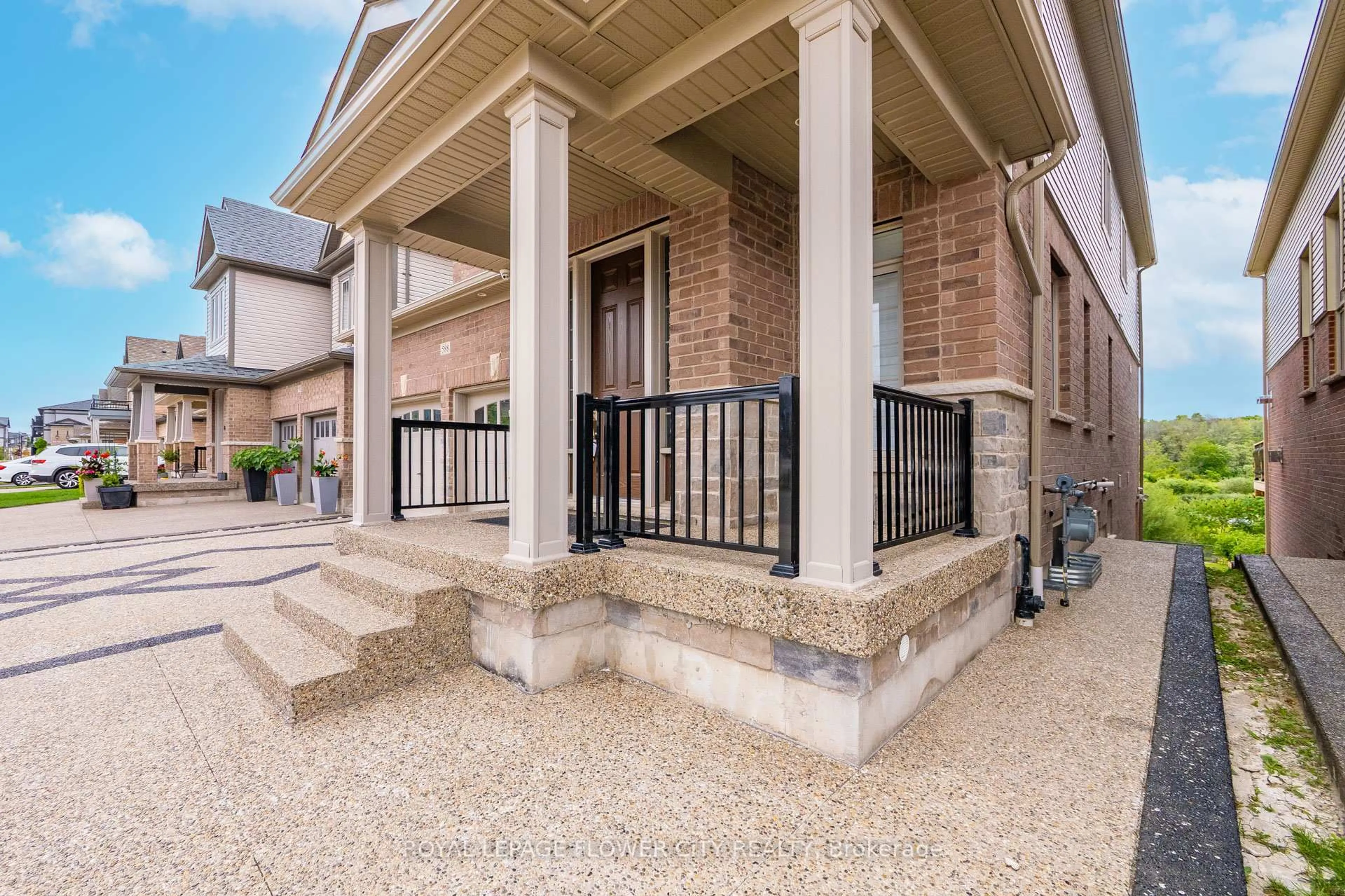 Home with brick exterior material, street for 588 Beckview Cres, Kitchener Ontario N2R 0R4