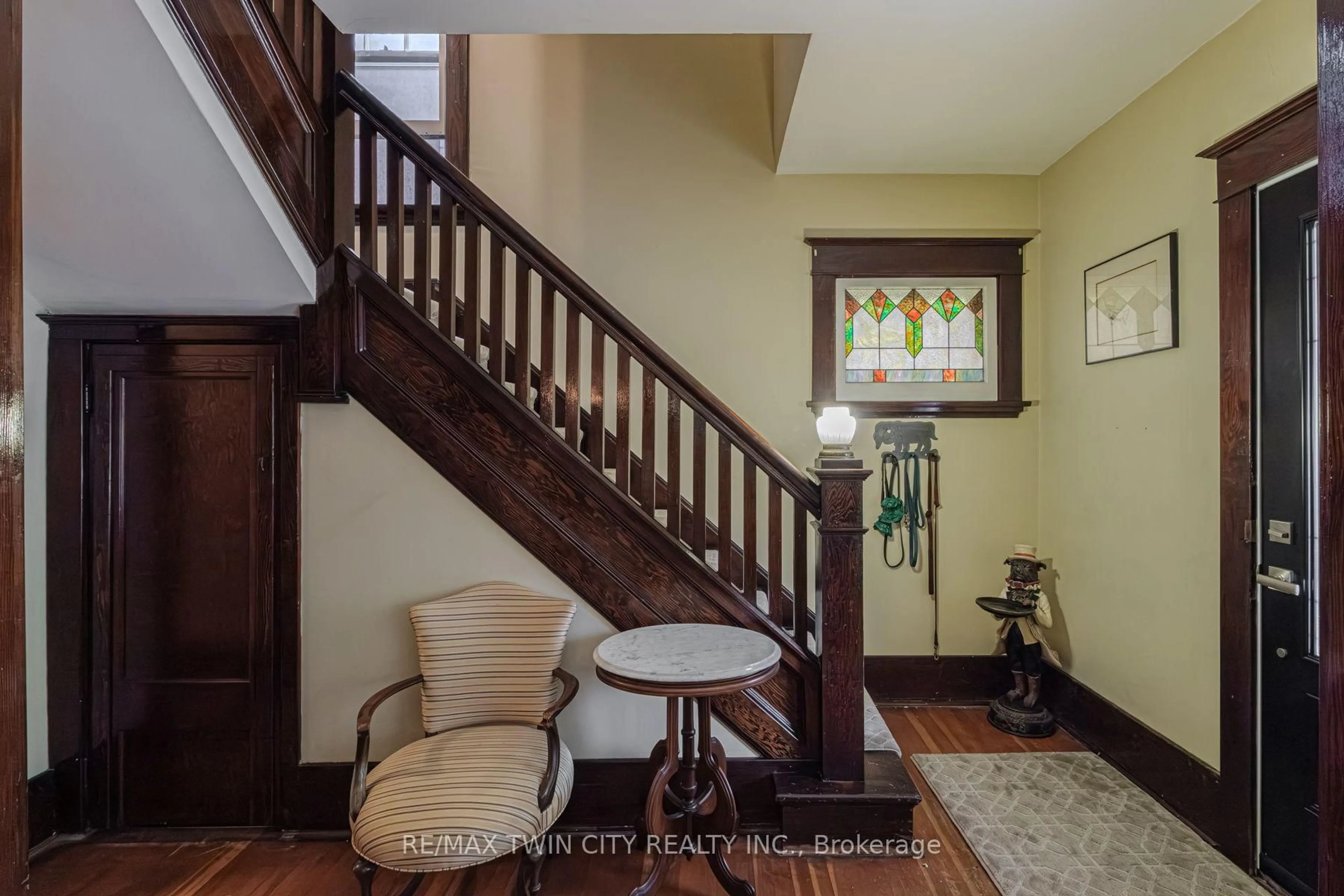 Indoor entryway for 37 Egerton St, Brantford Ontario N3T 4L4