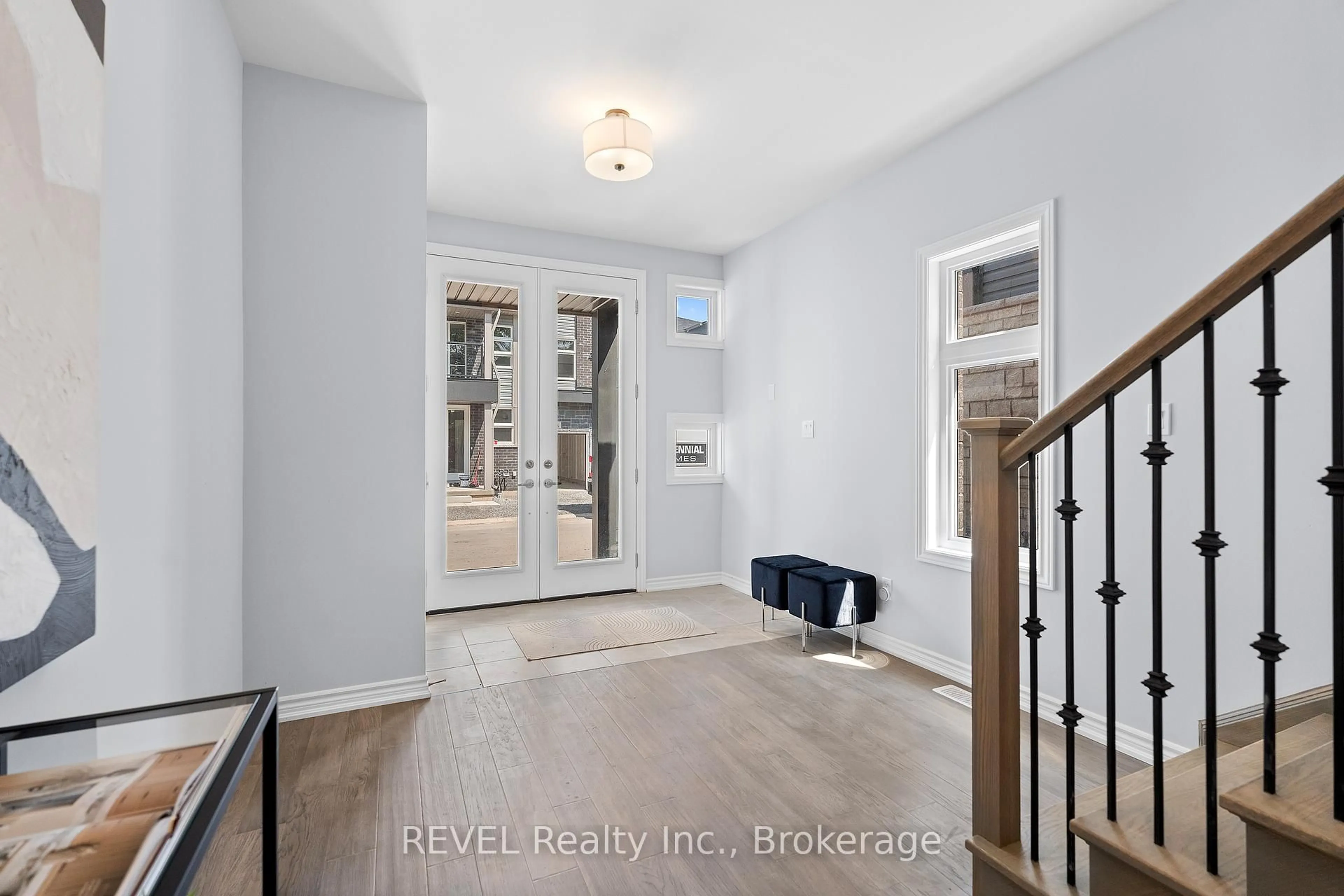 Indoor entryway for 5672 Dorchester Rd #49, Niagara Falls Ontario L2G 5S3
