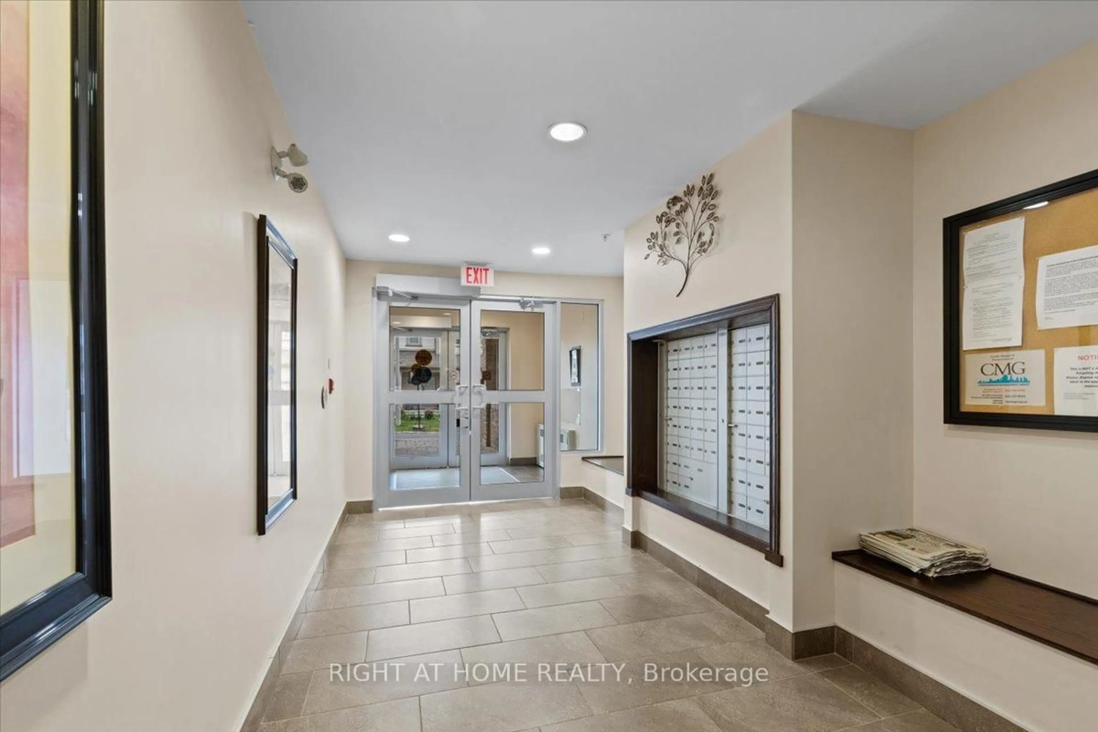 Indoor foyer for 141 Potts Private #202, Ottawa Ontario K4A 0X9