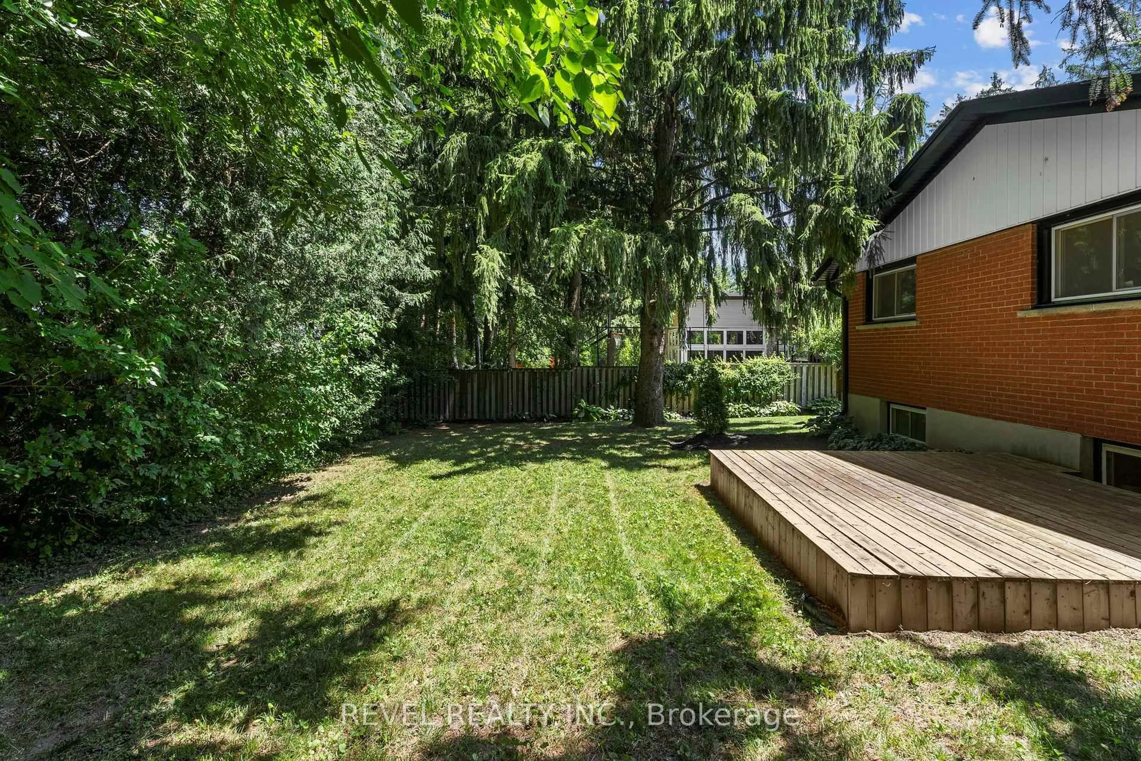 Patio, forest/trees view for 79 Inwood Cres, Waterloo Ontario N2M 2L9