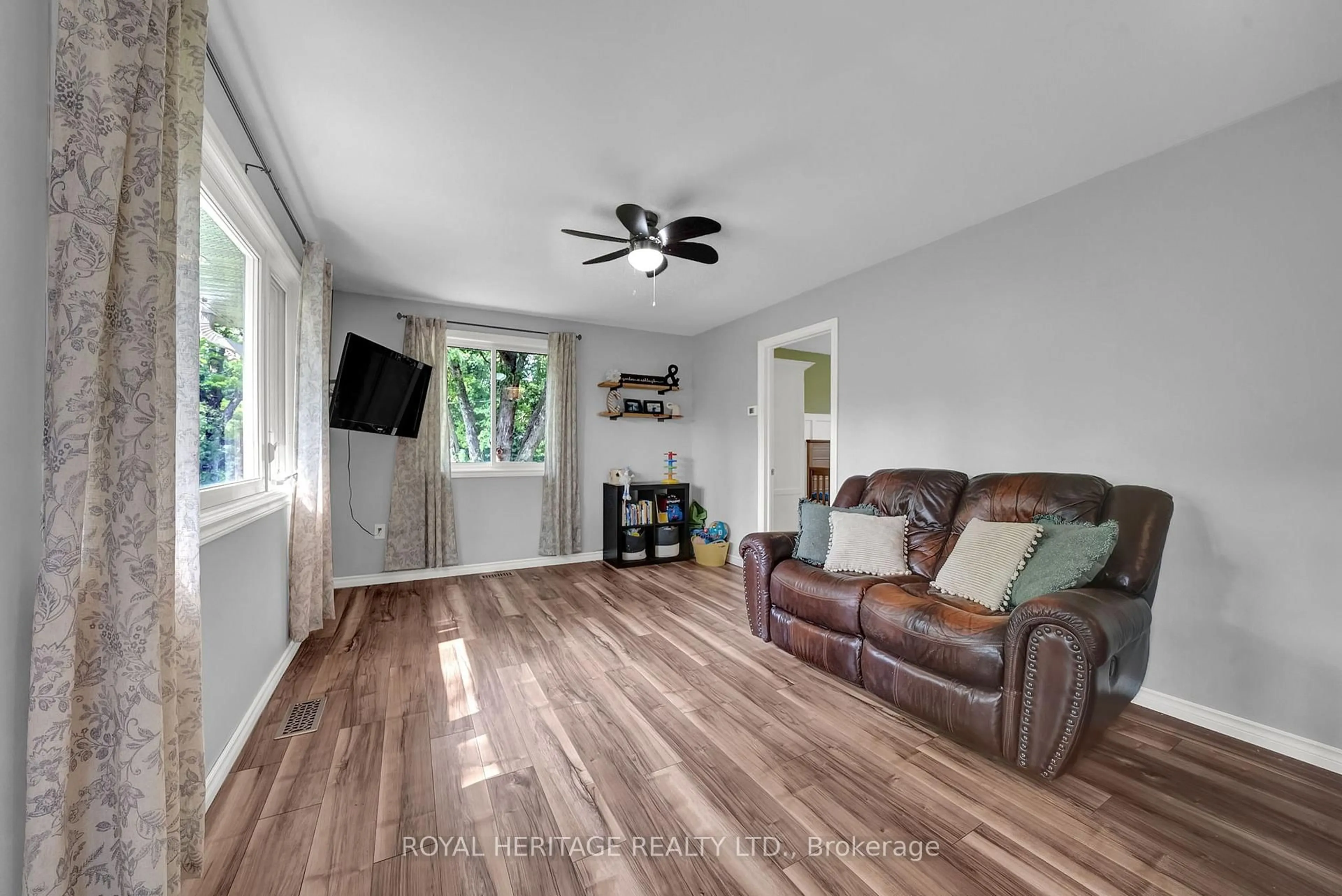 Living room with furniture, wood/laminate floor for 5565 5th Line, Port Hope Ontario L1A 3V8