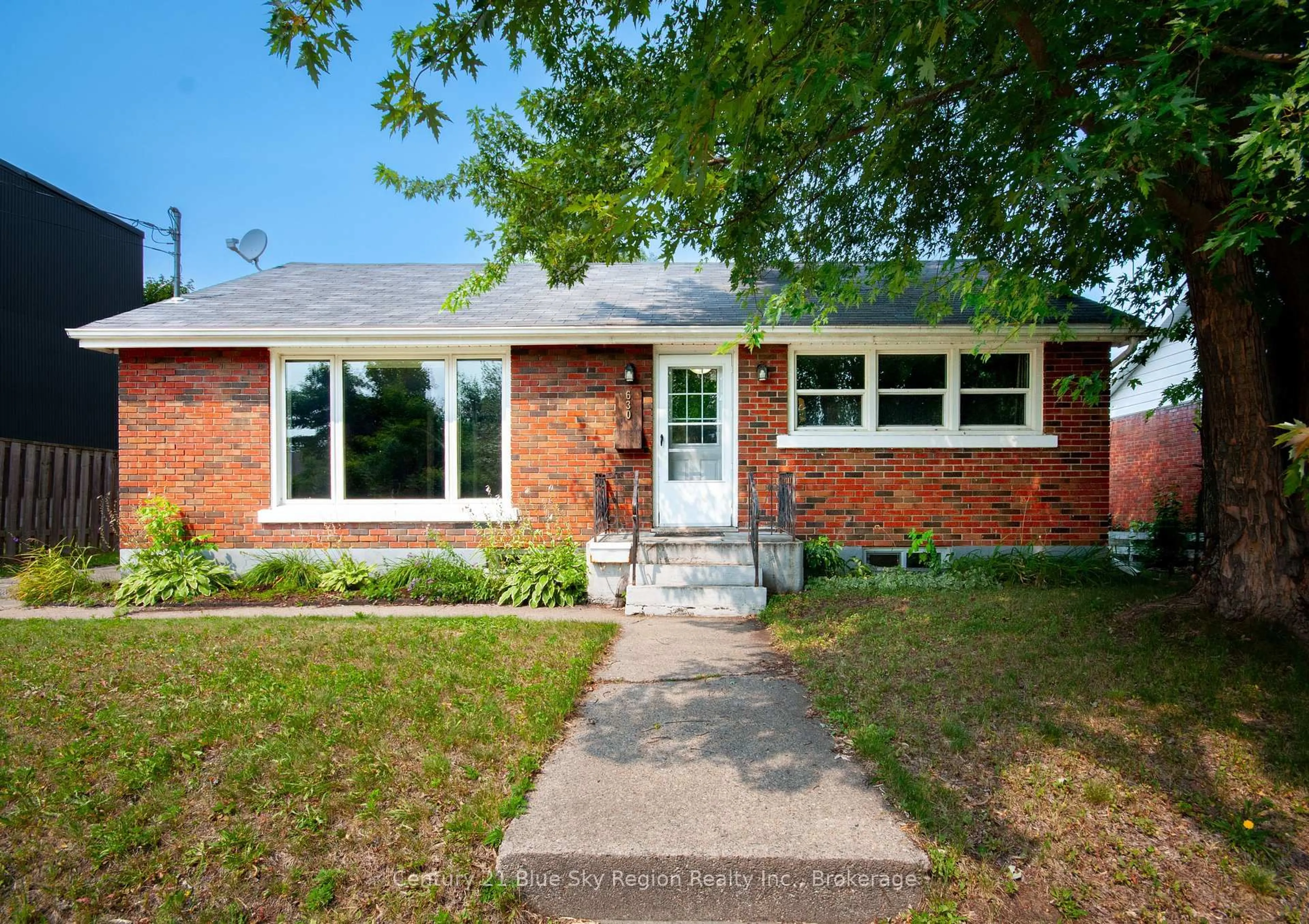Home with brick exterior material, street for 630 Lorne Ave, North Bay Ontario P1B 6X2