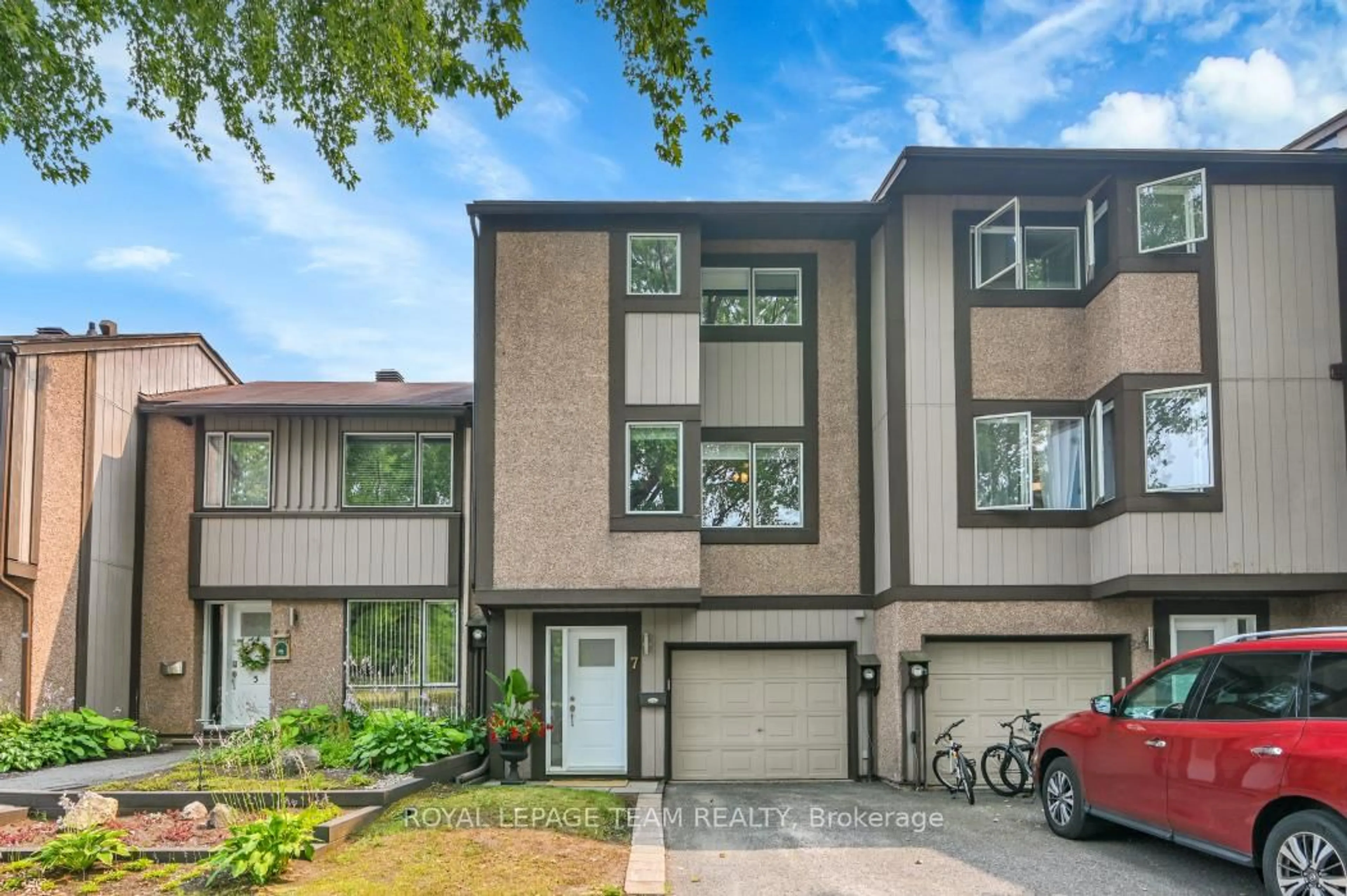 Home with brick exterior material, street for 7 Reaney Crt, Kanata Ontario K2K 1W7