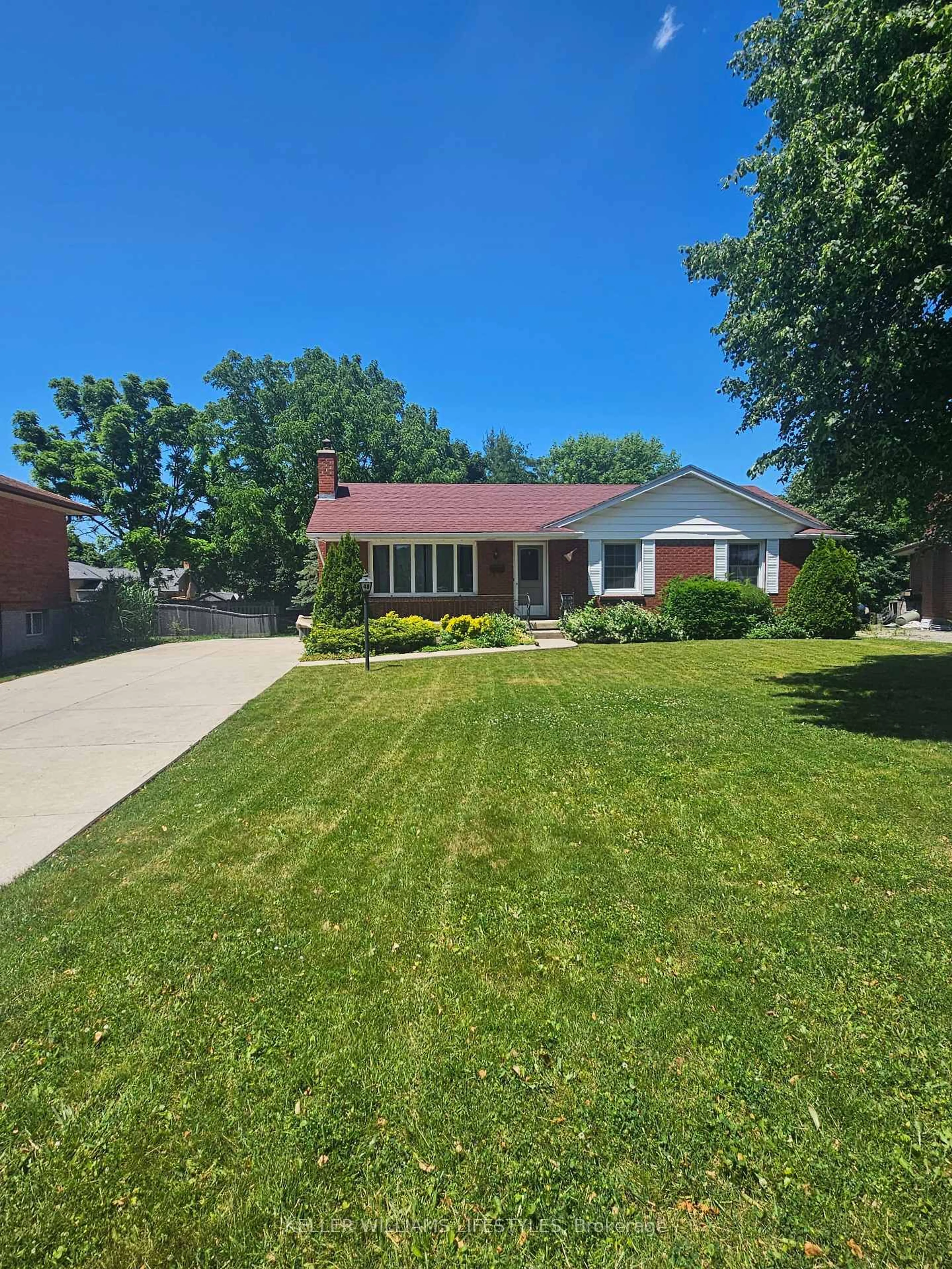 A pic from outside/outdoor area/front of a property/back of a property/a pic from drone, street for 48 Honeysuckle Cres, London East Ontario N5Y 4P4