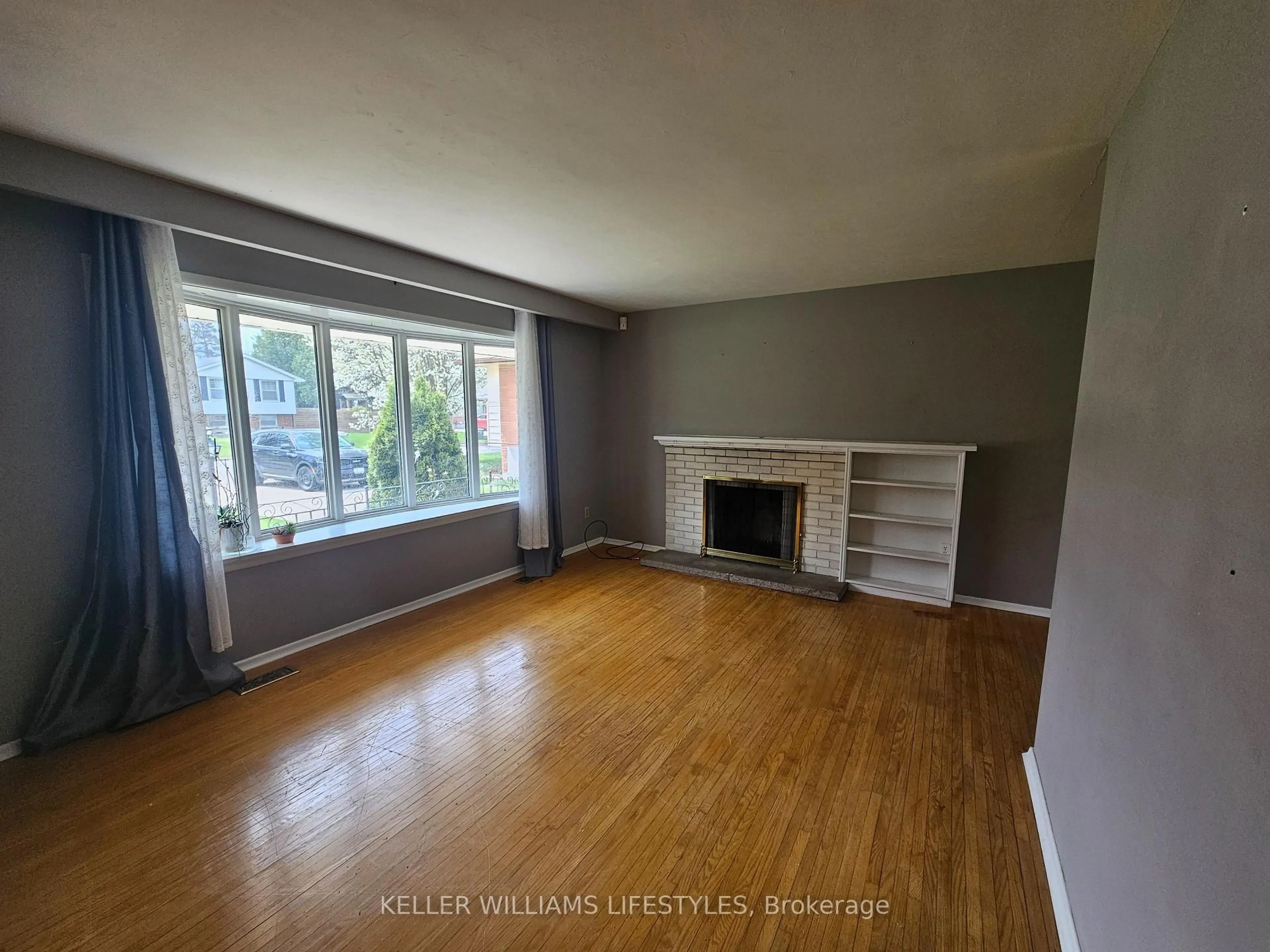 A pic of a room for 48 Honeysuckle Cres, London East Ontario N5Y 4P4