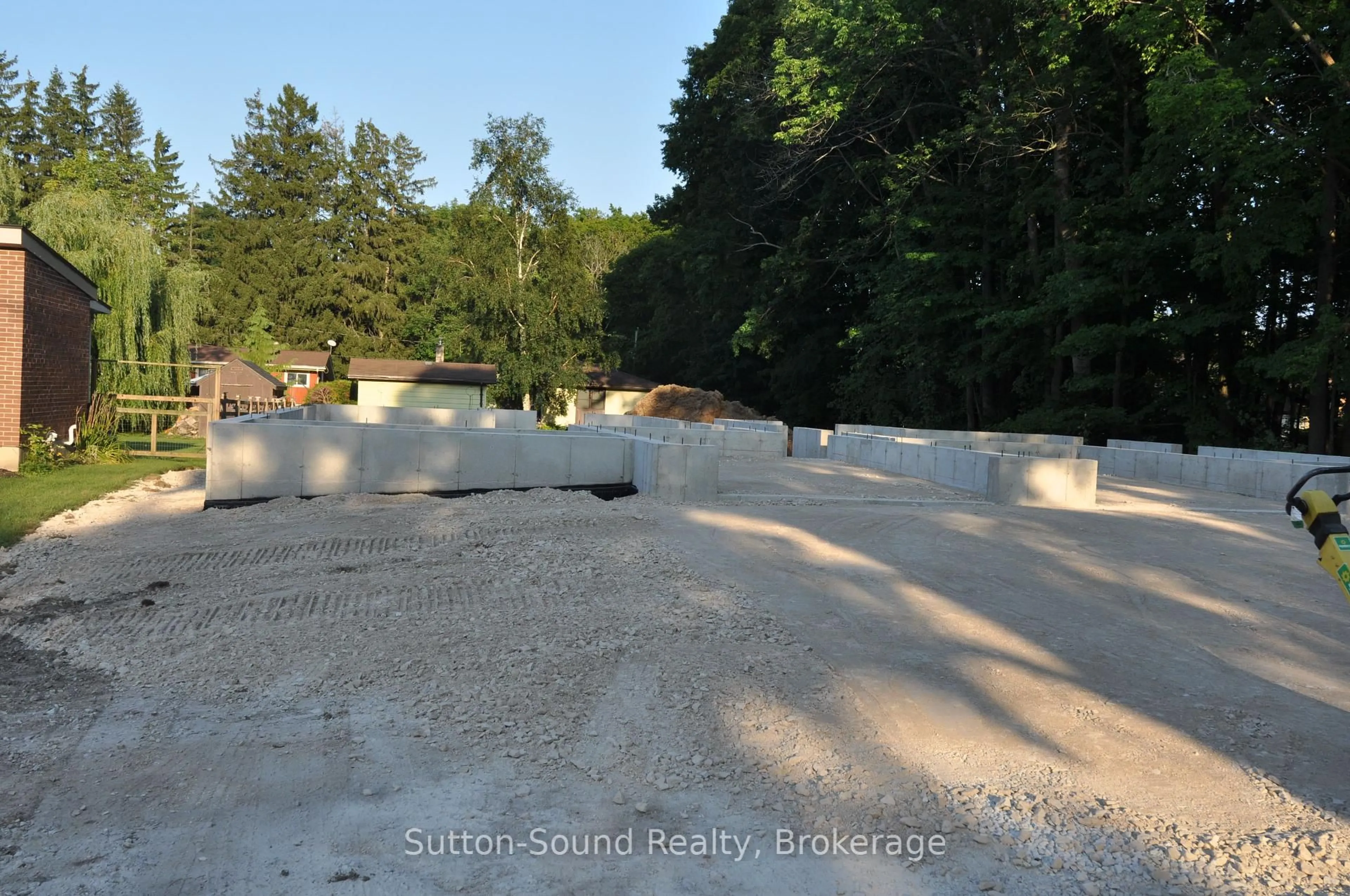 Unknown for 2515 6th Ave, Owen Sound Ontario N4K 5J7