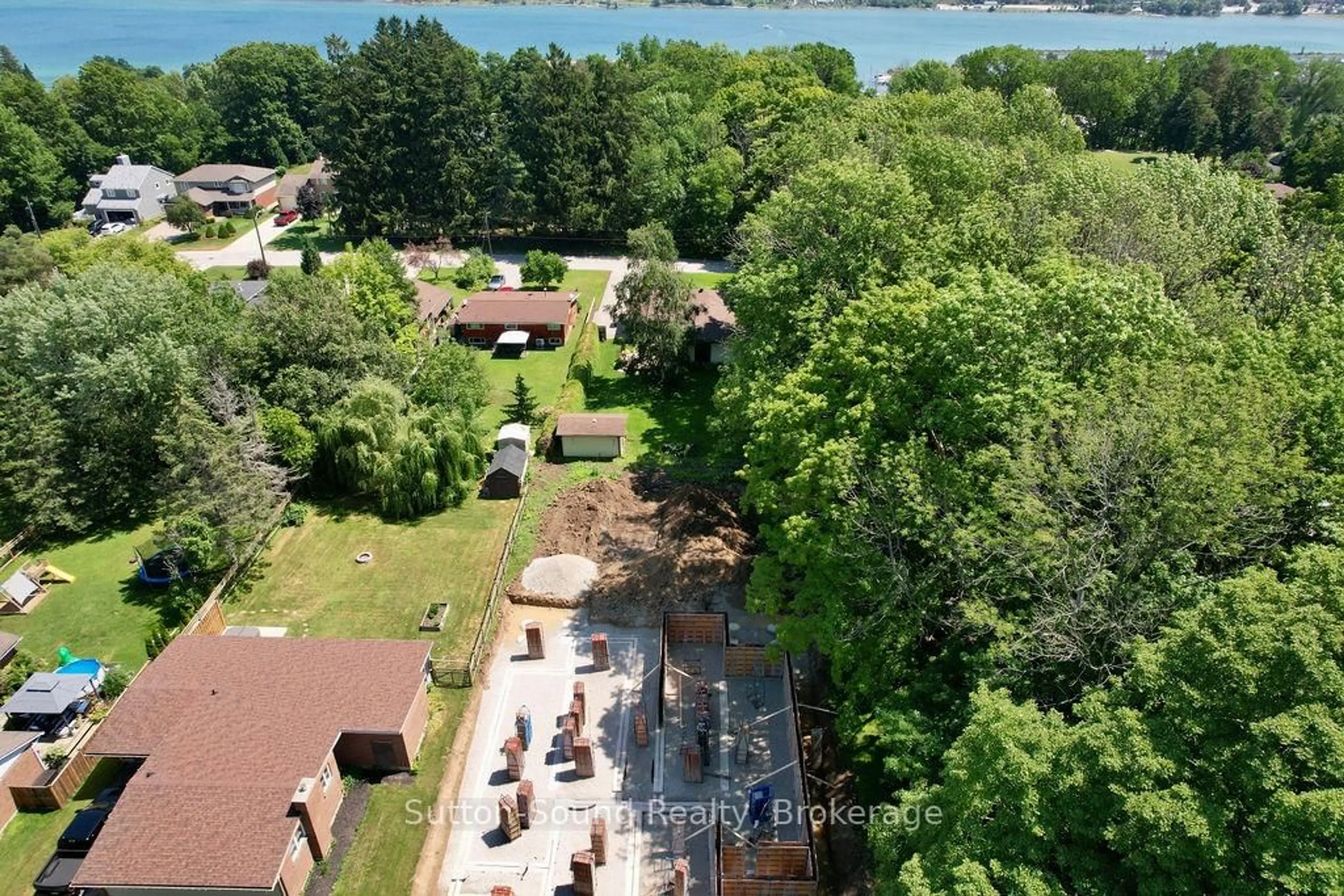 A pic from outside/outdoor area/front of a property/back of a property/a pic from drone, water/lake/river/ocean view for 2515 6th Ave, Owen Sound Ontario N4K 5J7