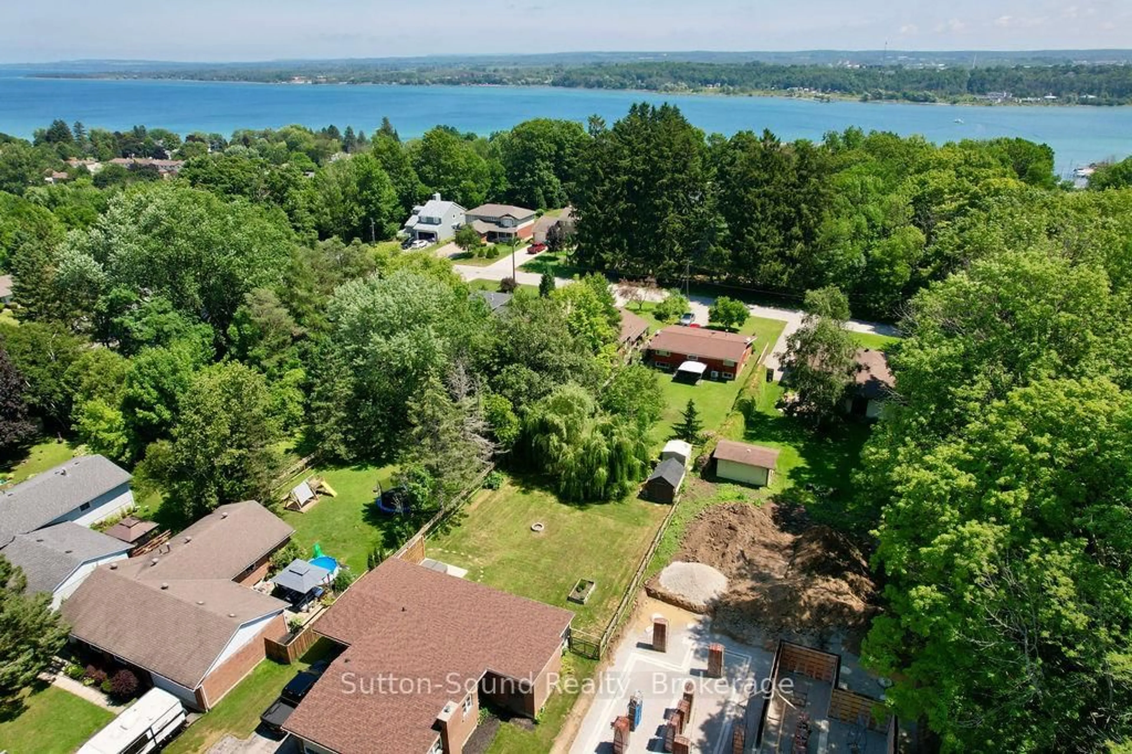 A pic from outside/outdoor area/front of a property/back of a property/a pic from drone, water/lake/river/ocean view for 2515 6th Ave, Owen Sound Ontario N4K 5J7