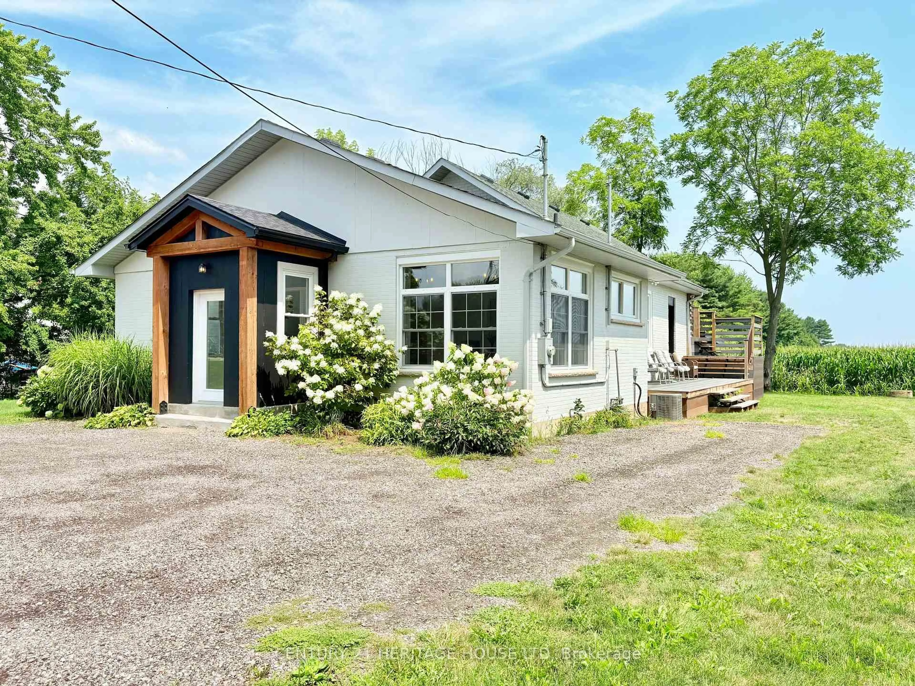 Home with vinyl exterior material, street for 4998 Imperial Rd, Malahide Ontario N5H 2R2