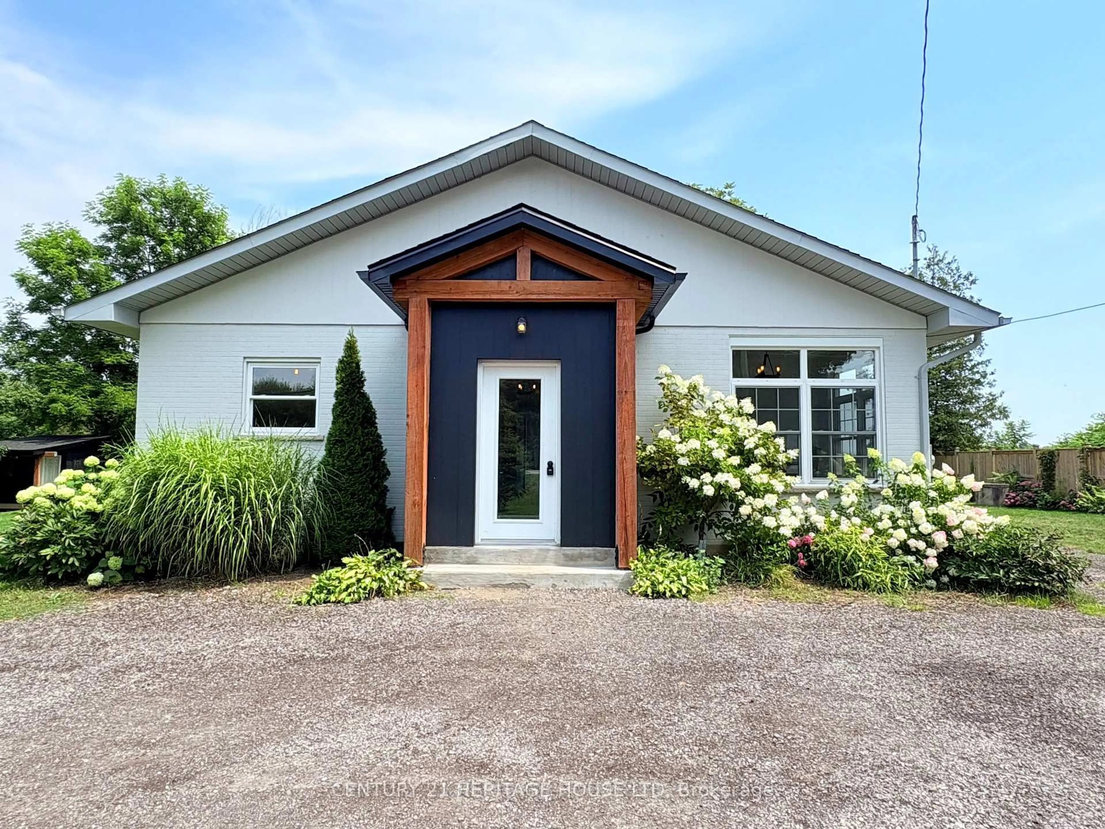 A pic from outside/outdoor area/front of a property/back of a property/a pic from drone, building for 4998 Imperial Rd, Malahide Ontario N5H 2R2