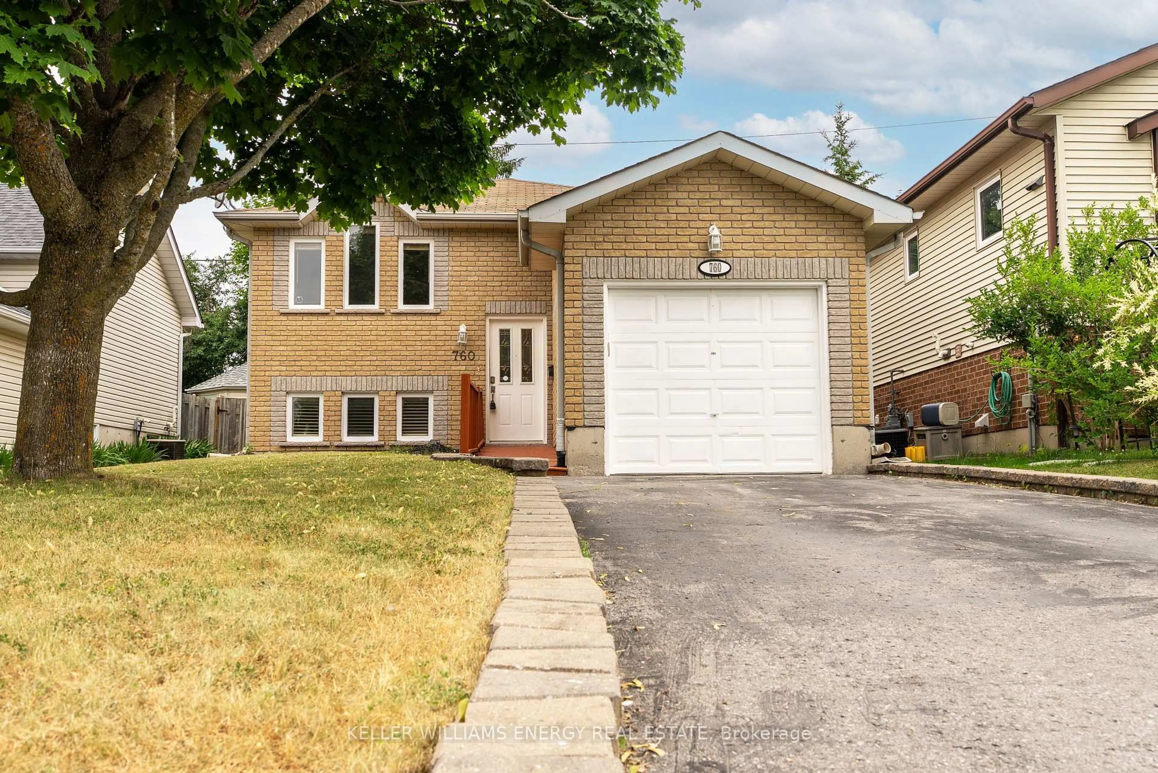 Home with vinyl exterior material, street for 760 Hemlock St, Peterborough North Ontario K9H 7P2