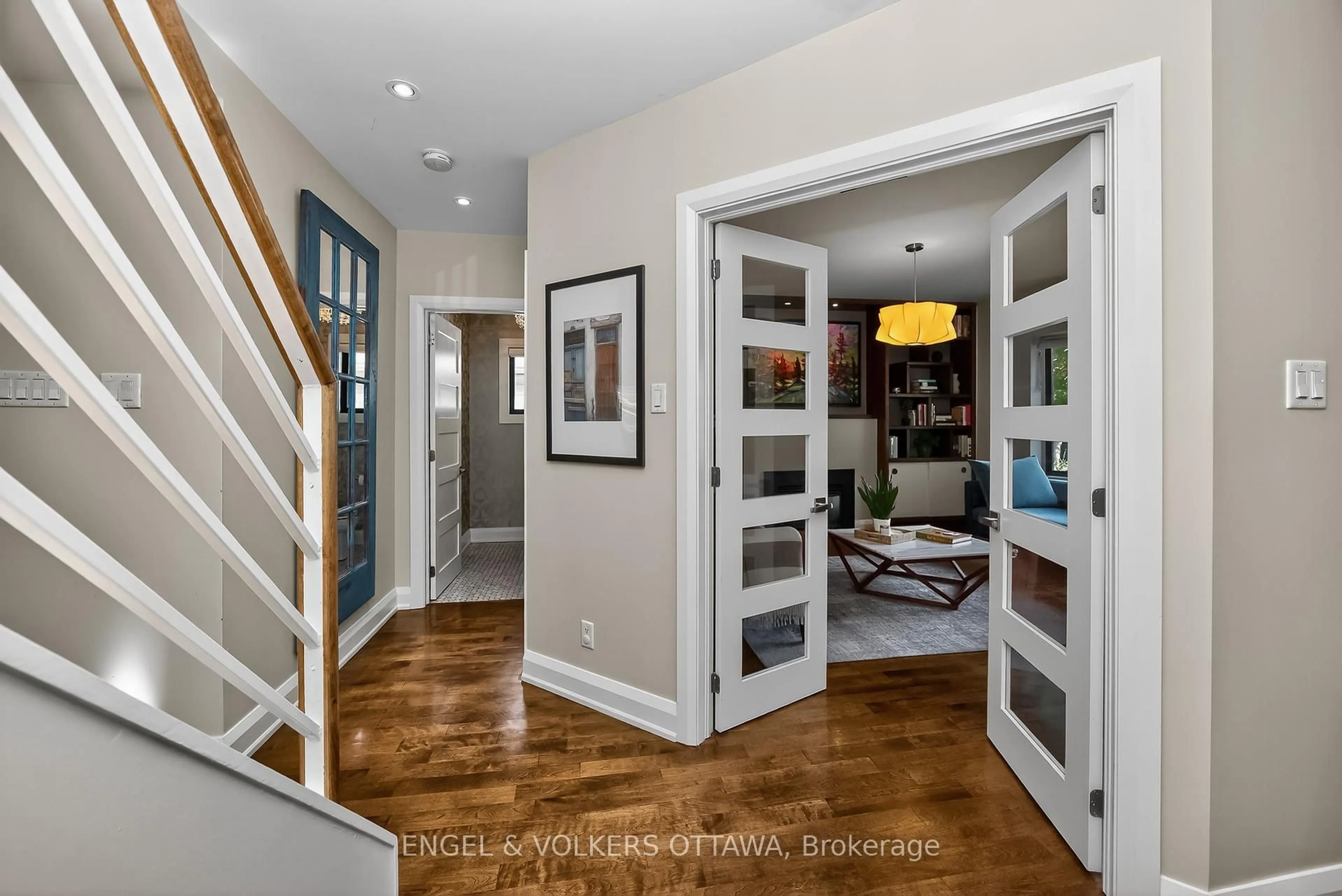 Indoor entryway for 316 Fairmont Ave, Ottawa Ontario K1Y 1Y8