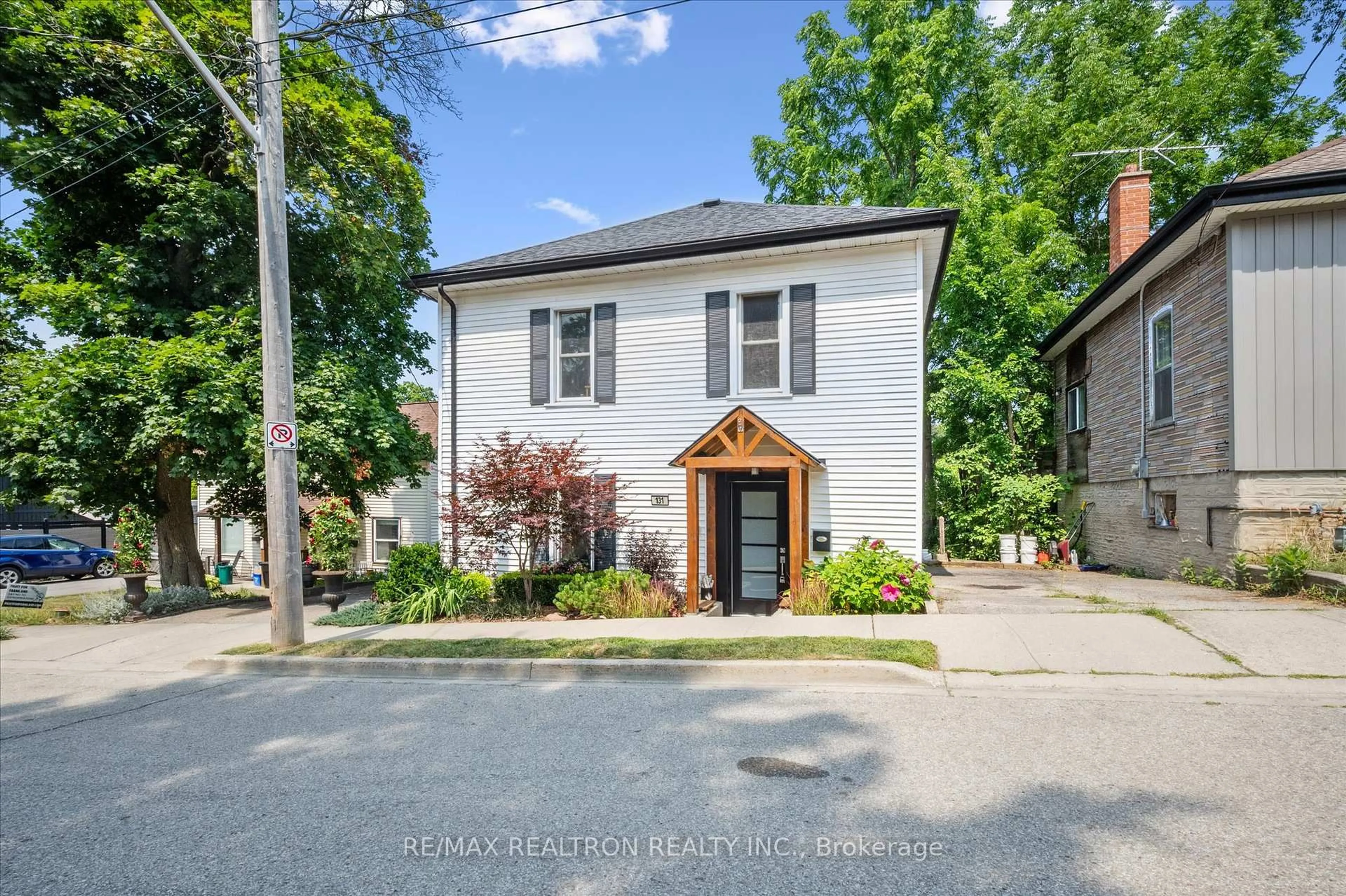 Home with brick exterior material, street for 131 Henderson St, Cambridge Ontario N3C 2G3