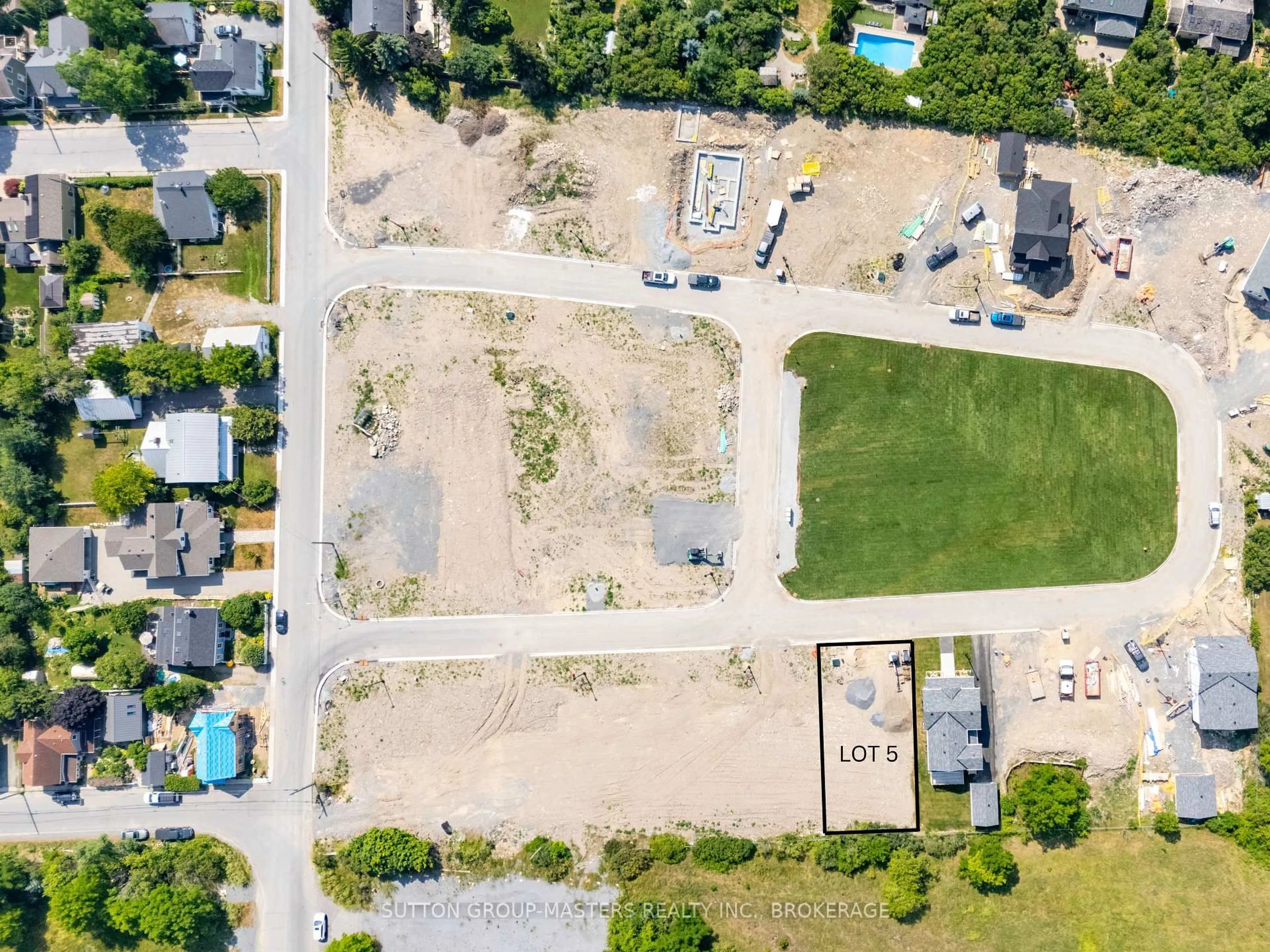 A pic from outside/outdoor area/front of a property/back of a property/a pic from drone, street for 280 Old Kiln Cres, Kingston Ontario K7K 0L7