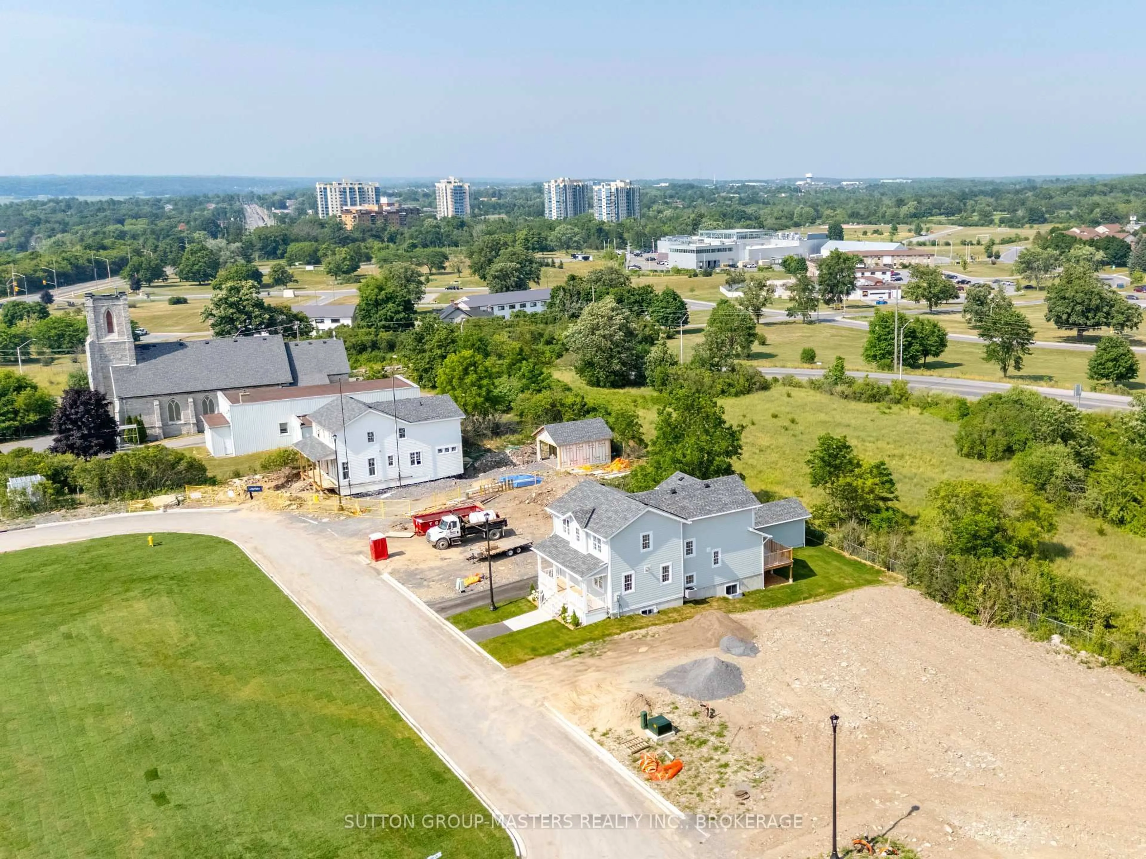 A pic from outside/outdoor area/front of a property/back of a property/a pic from drone, city buildings view from balcony for 280 Old Kiln Cres, Kingston Ontario K7K 0L7