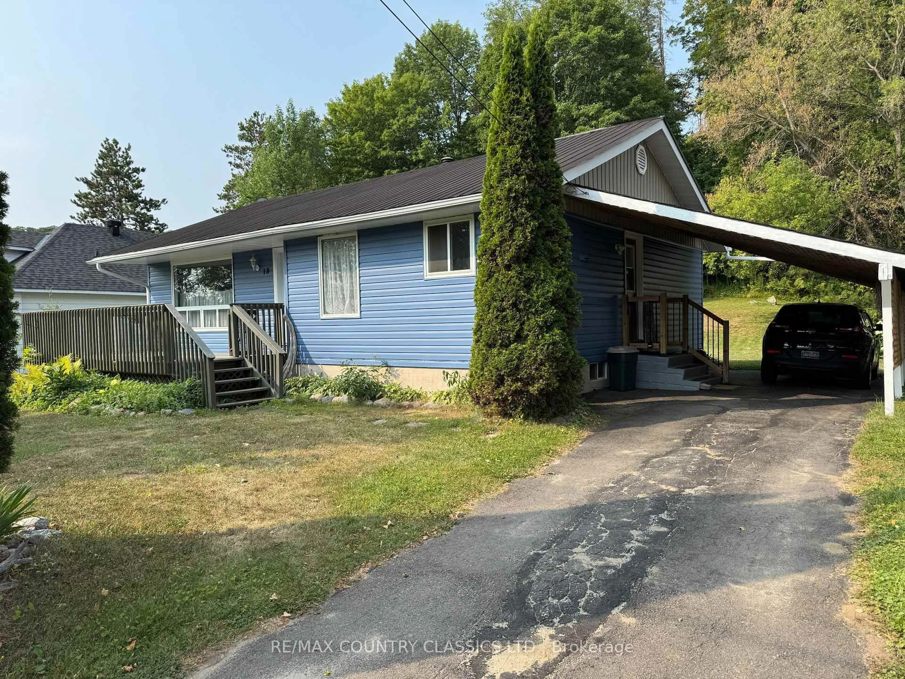 A pic from outside/outdoor area/front of a property/back of a property/a pic from drone, street for 18 Sherbourne St, Bancroft Ontario K0L 1C0