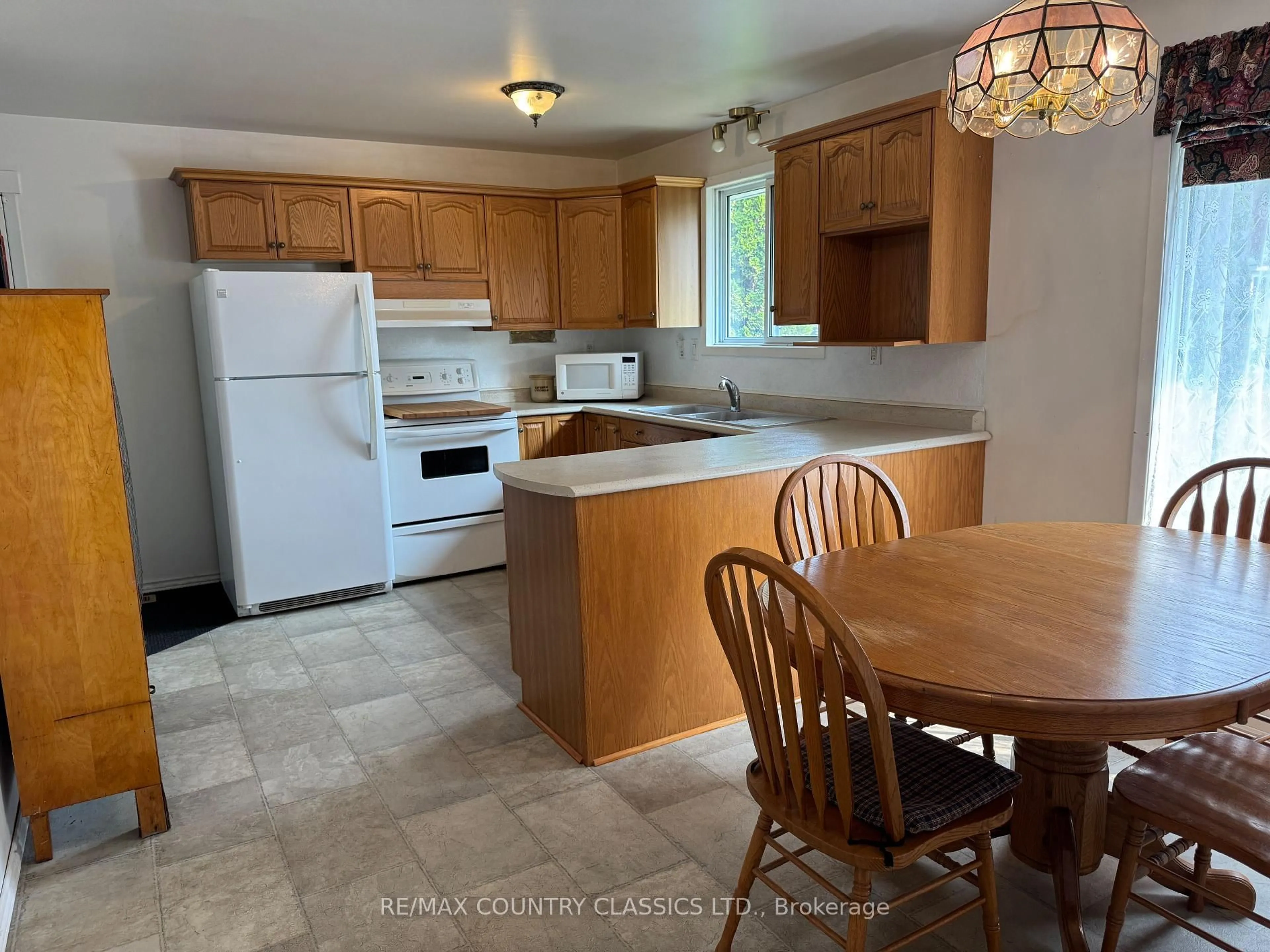 Standard kitchen, unknown for 18 Sherbourne St, Bancroft Ontario K0L 1C0