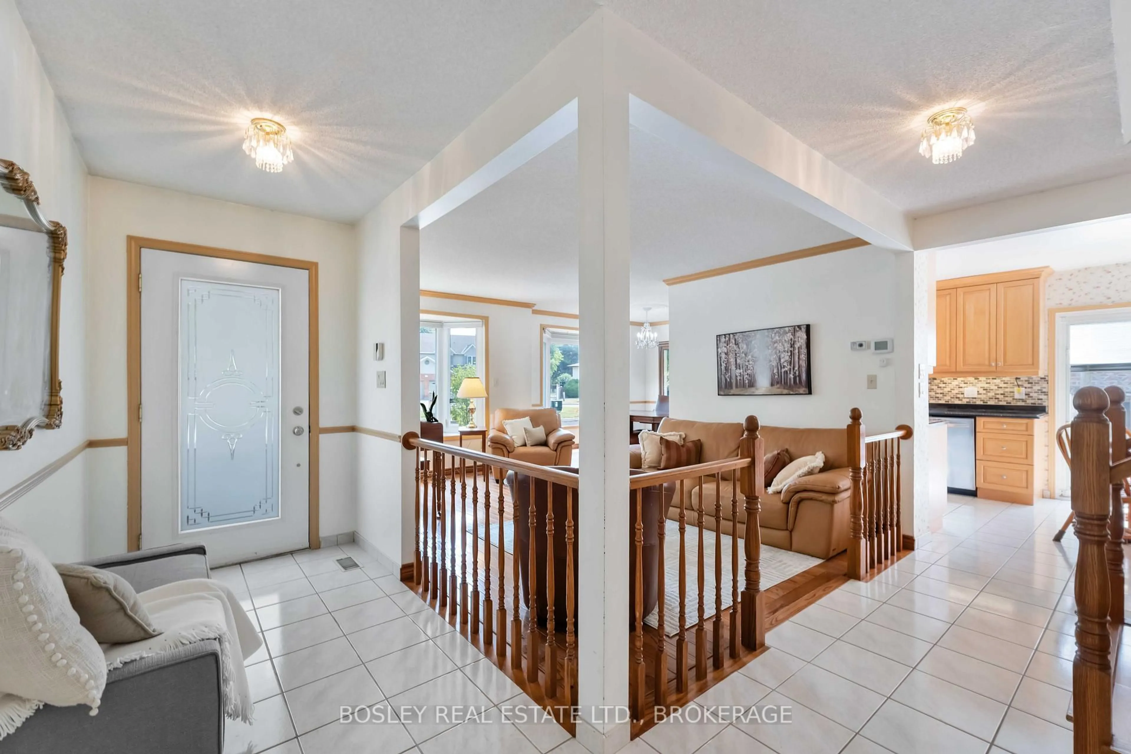 Indoor foyer for 51 The Meadows St, St. Catharines Ontario L2N 7K9
