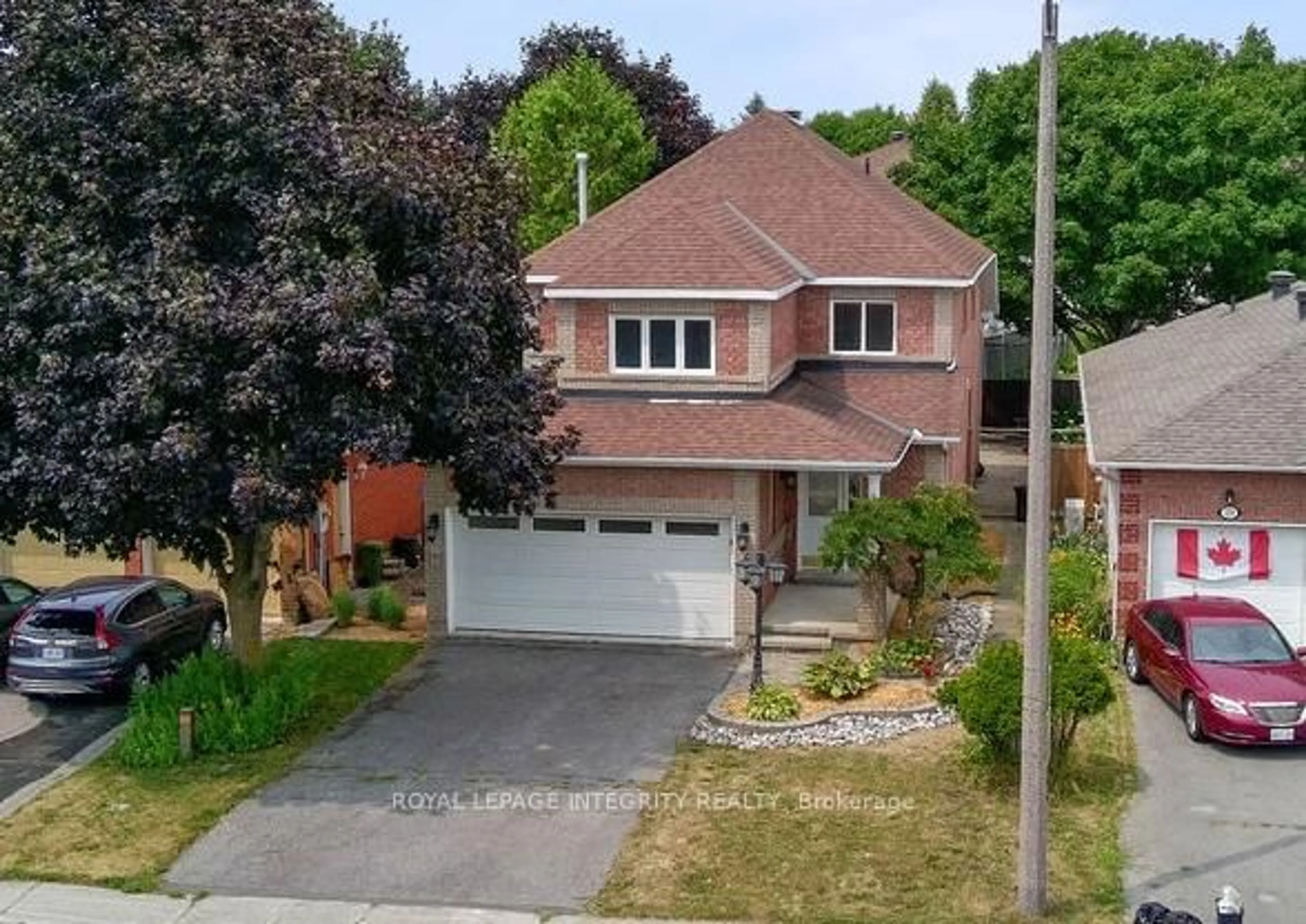 A pic from outside/outdoor area/front of a property/back of a property/a pic from drone, street for 231 Mountshannon Dr, Ottawa Ontario K2J 4N5