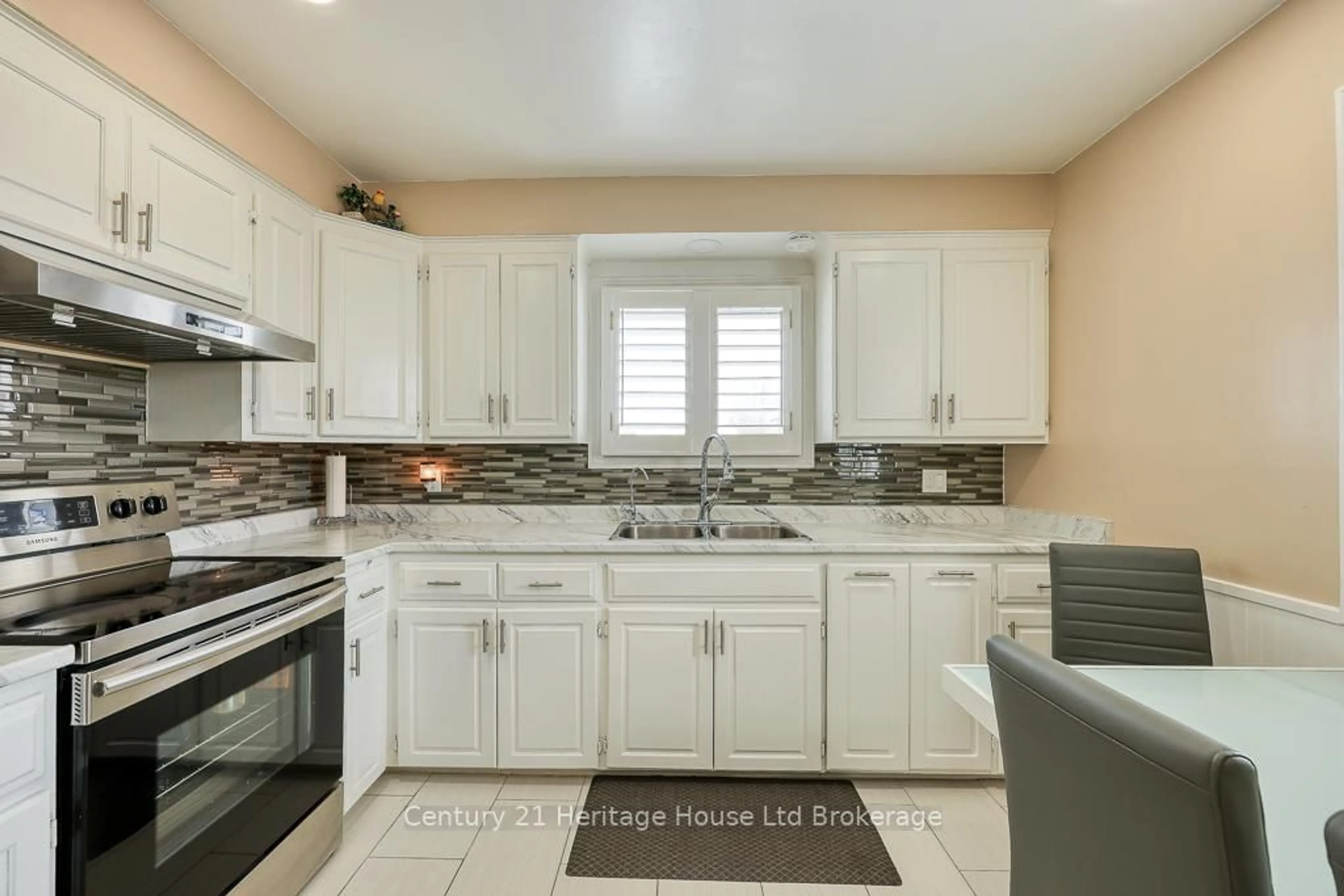 Unknown for 2 Chippewa Ave, Woodstock Ontario N4T 1A1