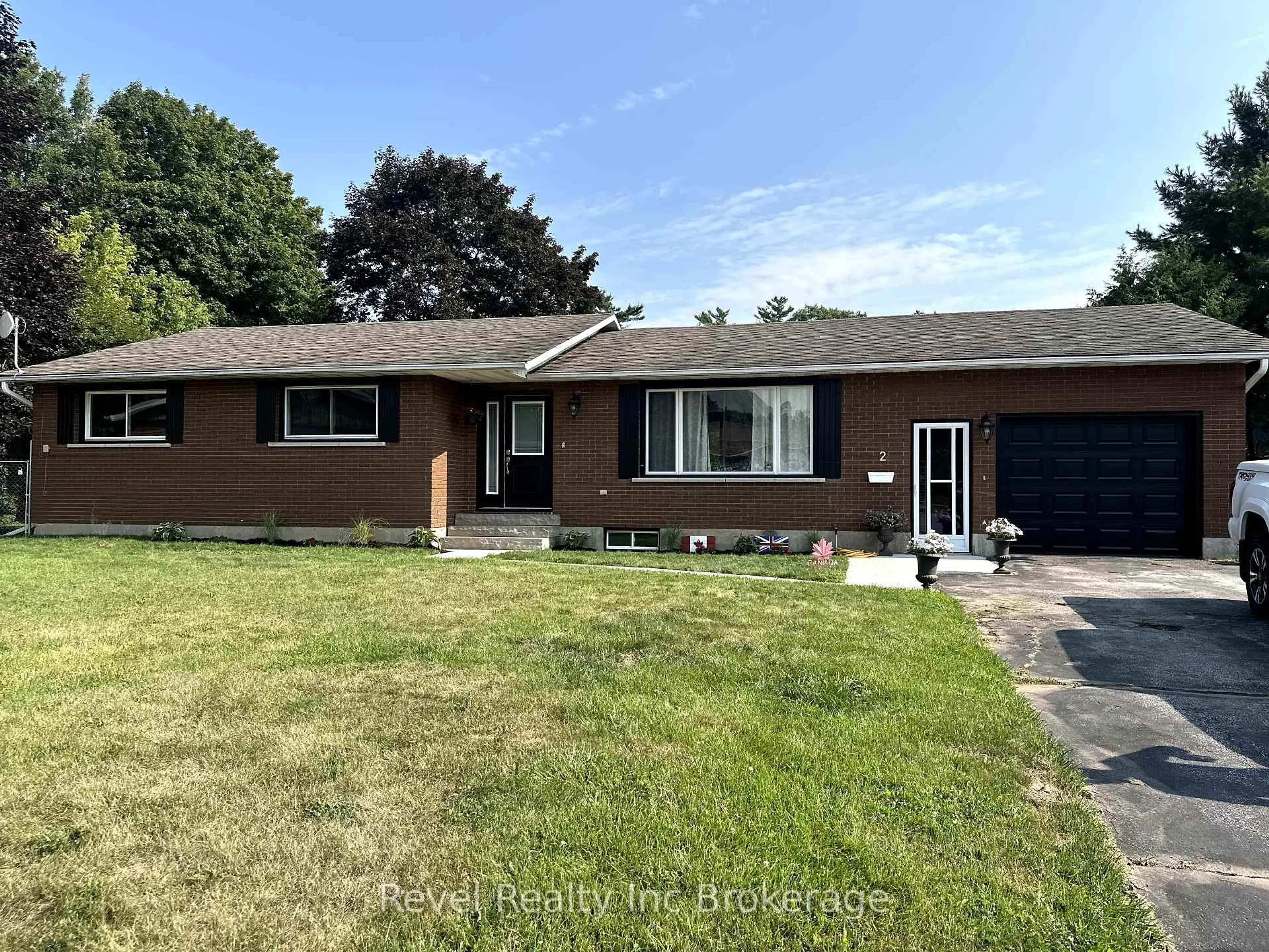 Home with brick exterior material, street for 2 Richards Crt, Tillsonburg Ontario N4G 2P5