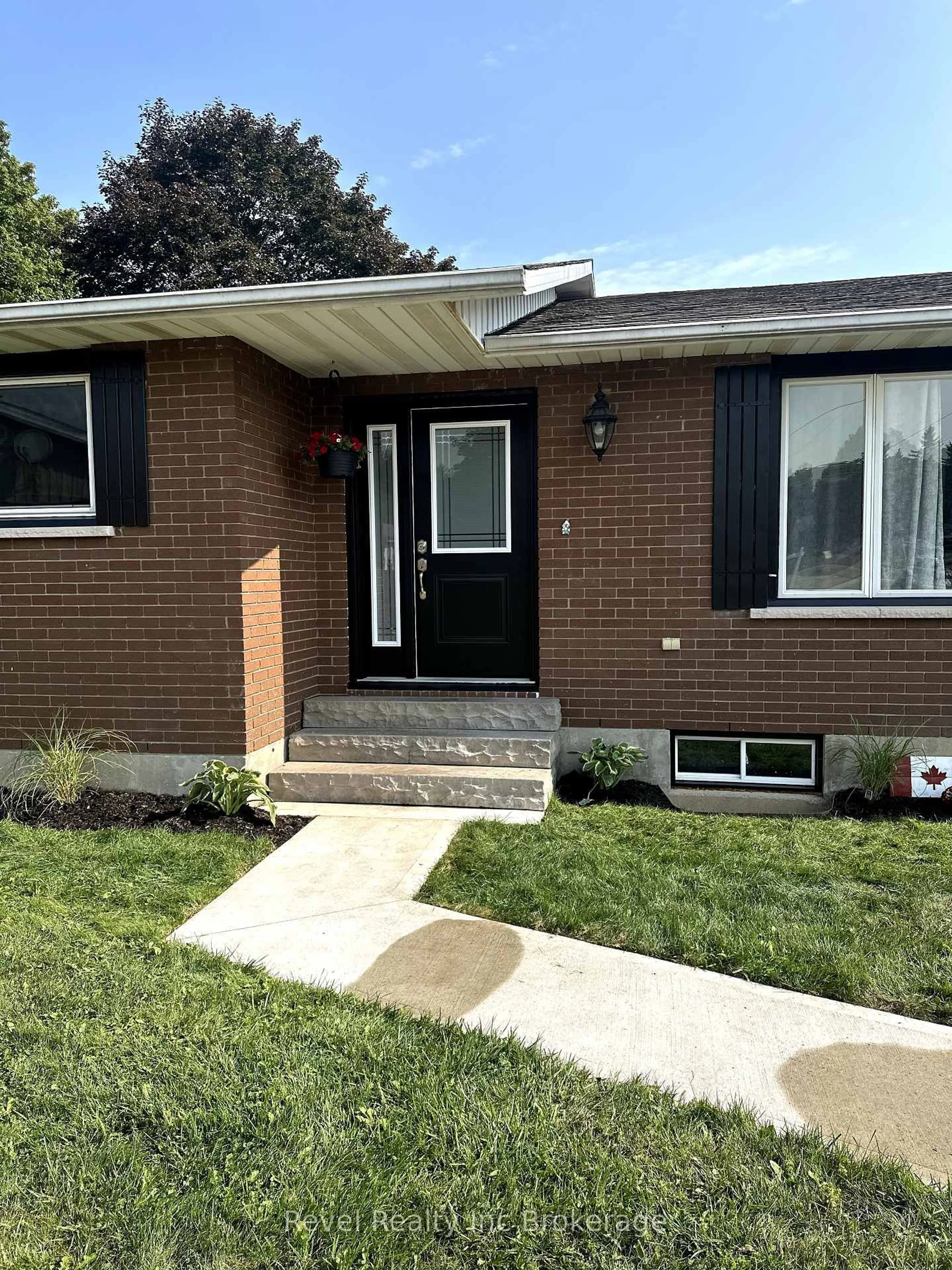 Home with brick exterior material, street for 2 Richards Crt, Tillsonburg Ontario N4G 2P5
