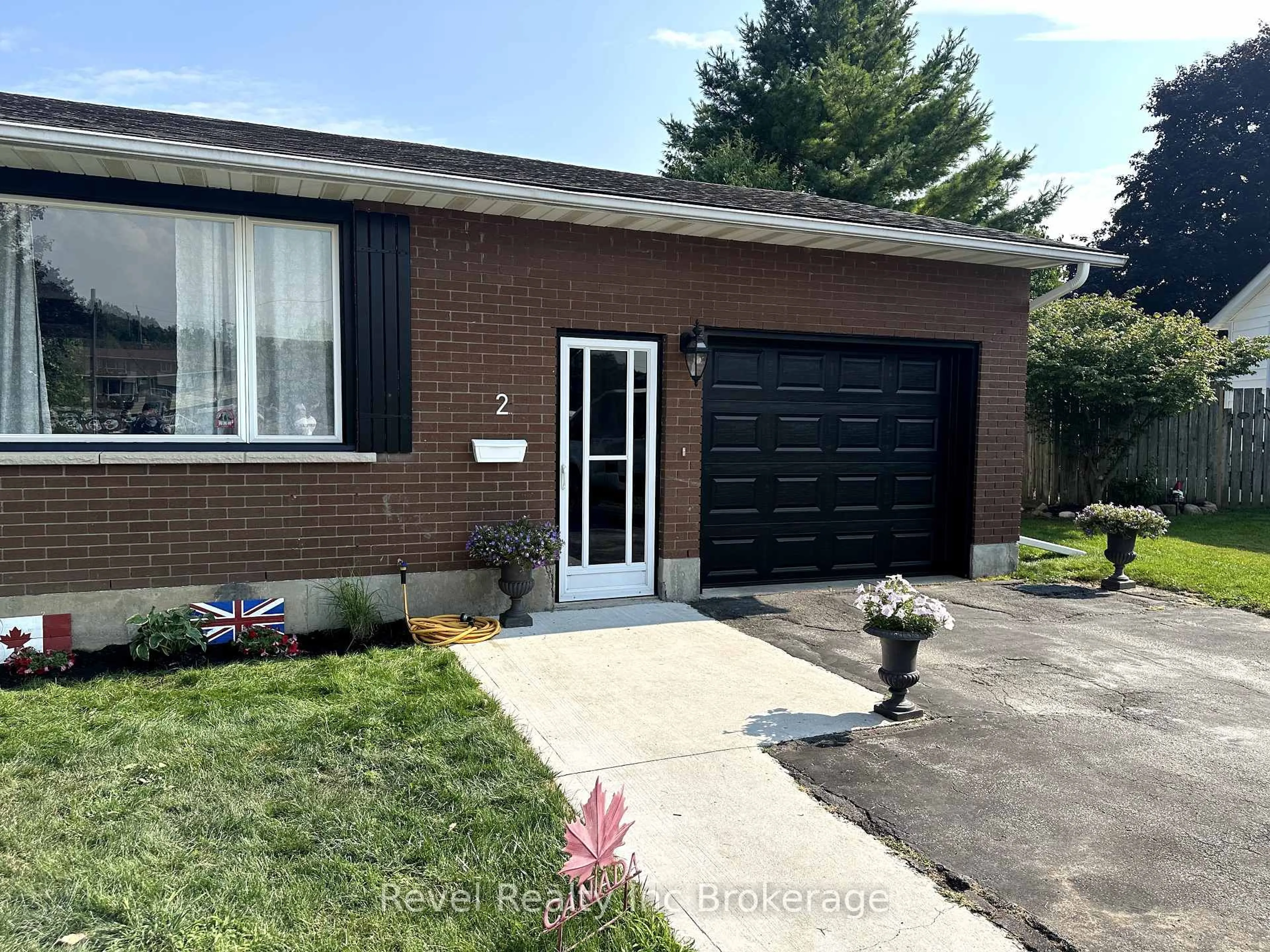 Home with brick exterior material, street for 2 Richards Crt, Tillsonburg Ontario N4G 2P5