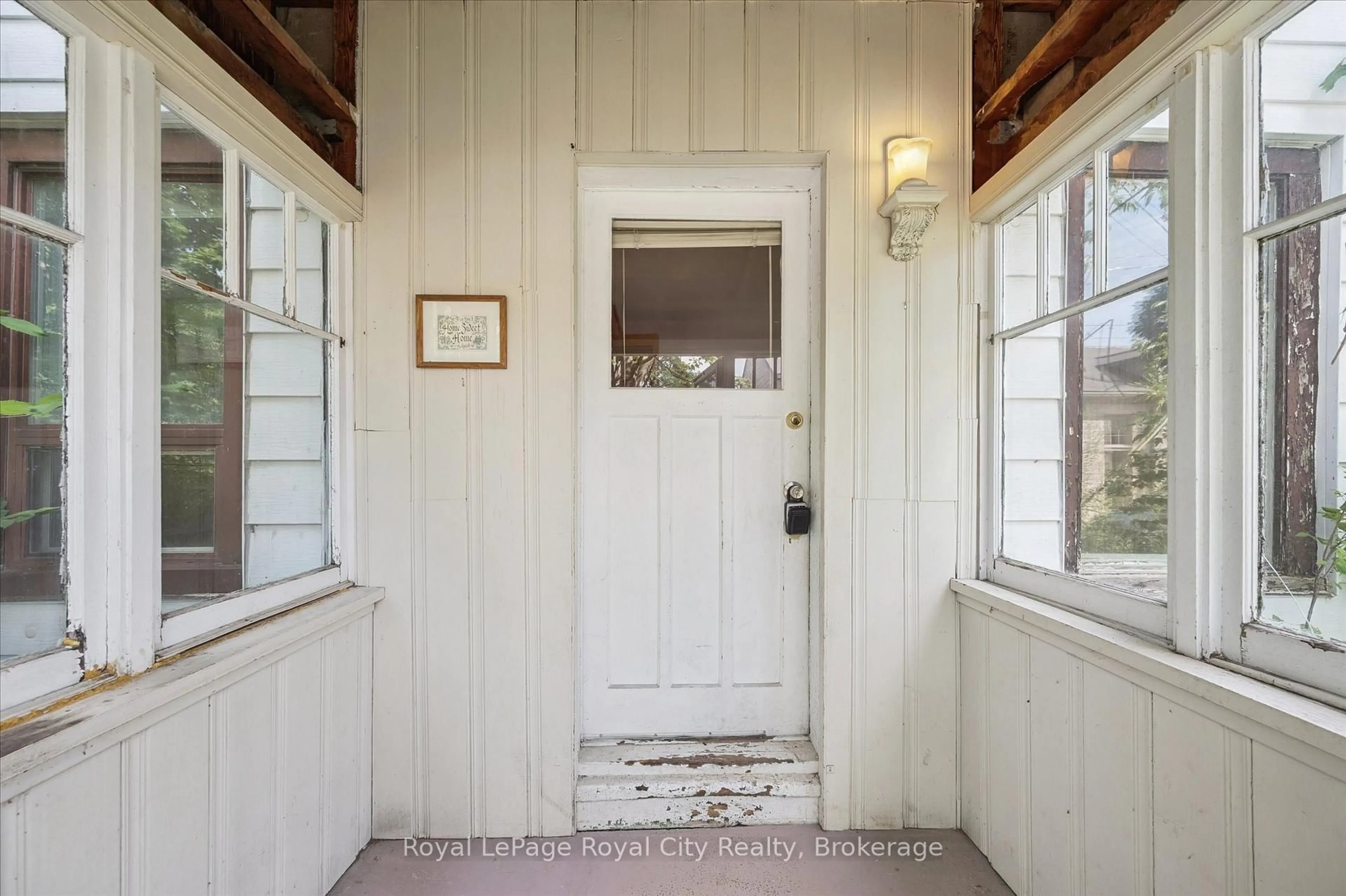 Indoor entryway for 201 Arthur St, Guelph Ontario N1E 4V7